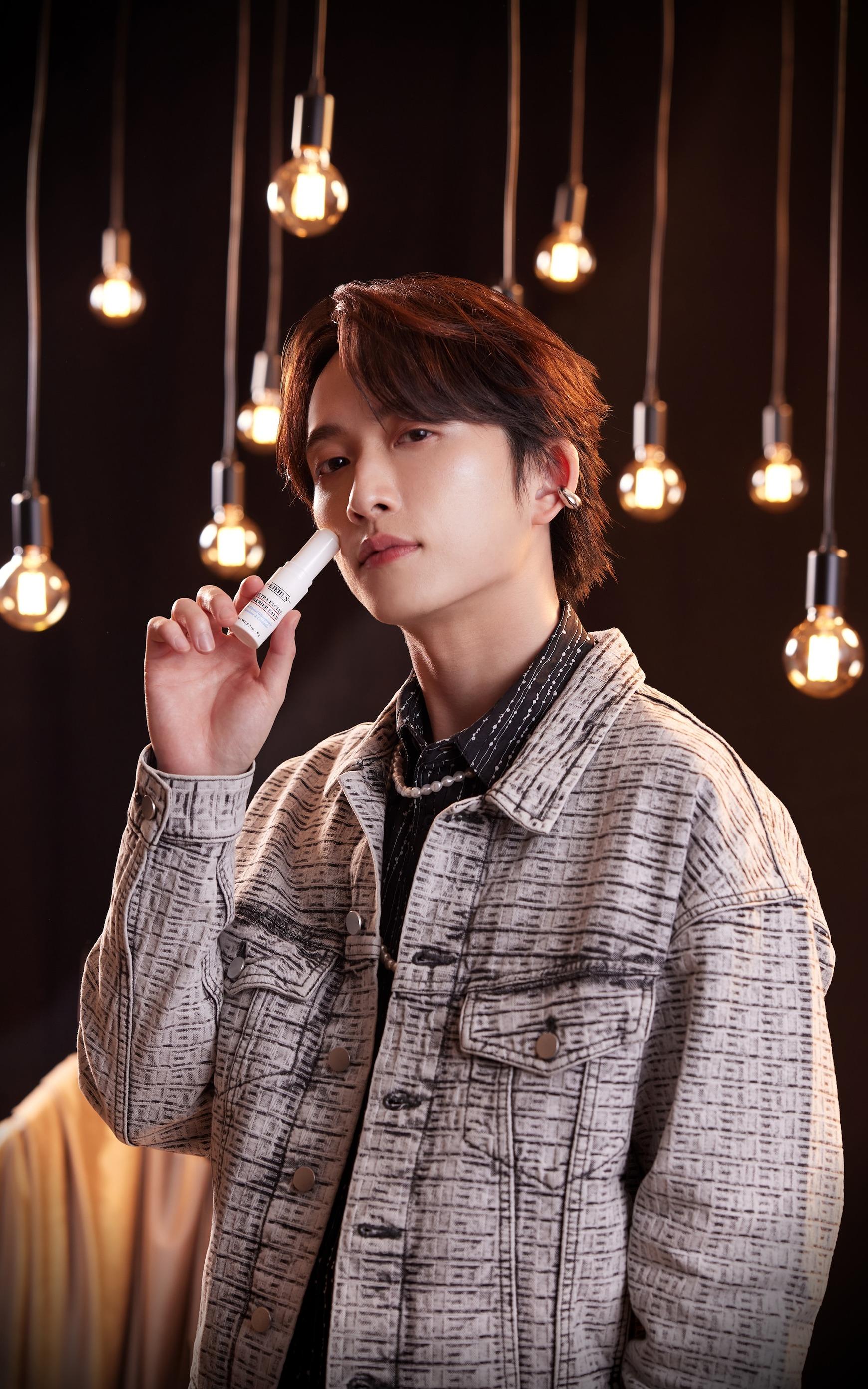 邱鋒澤為Kiehl's的「特效保濕系列」拍攝宣傳照及影片。