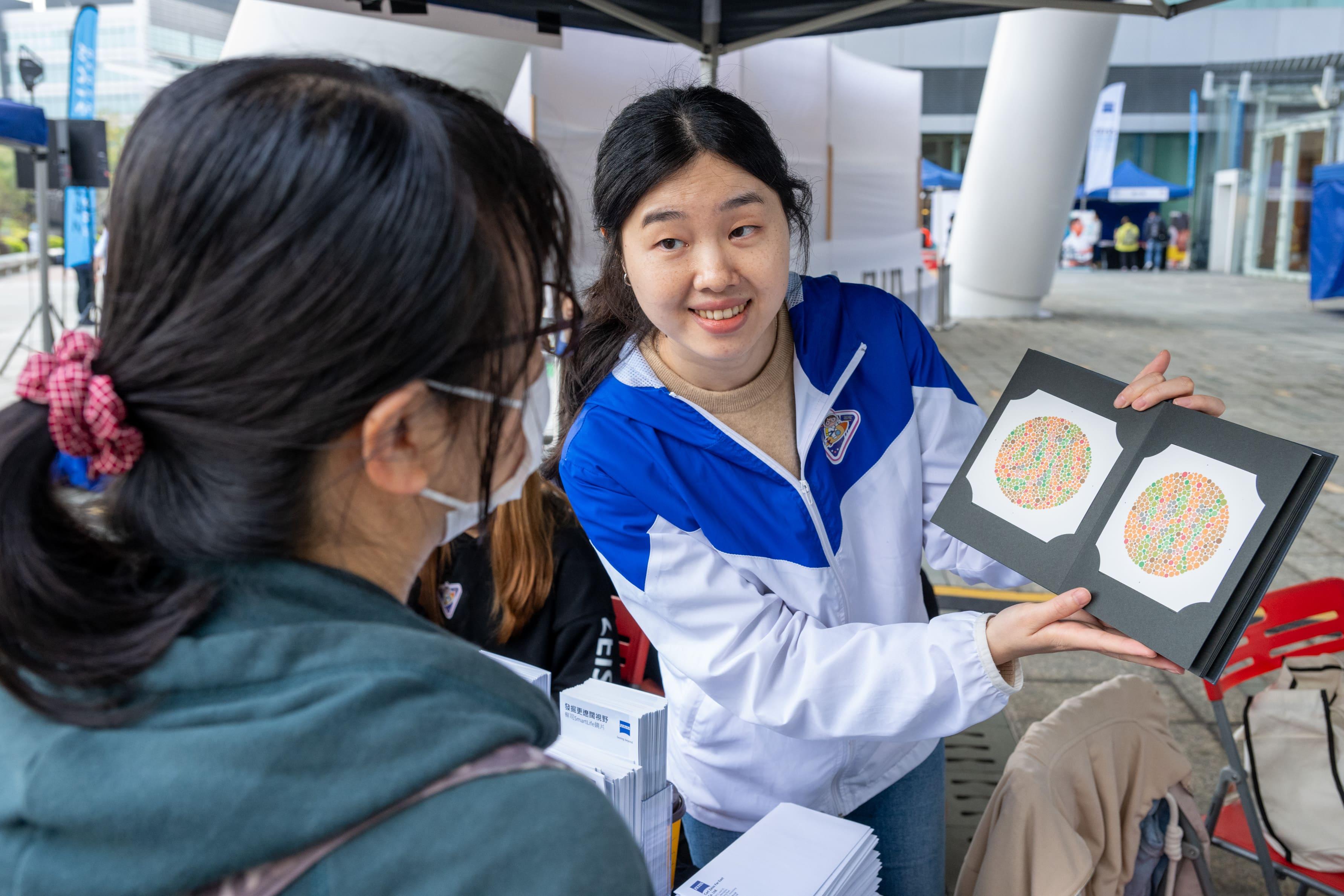 同場亦設有不少宣傳護眼資訊的遊戲攤位,讓大家從遊戲當中加深了解眼睛健康的基本認識,藉此傳遞正確護眼資訊。