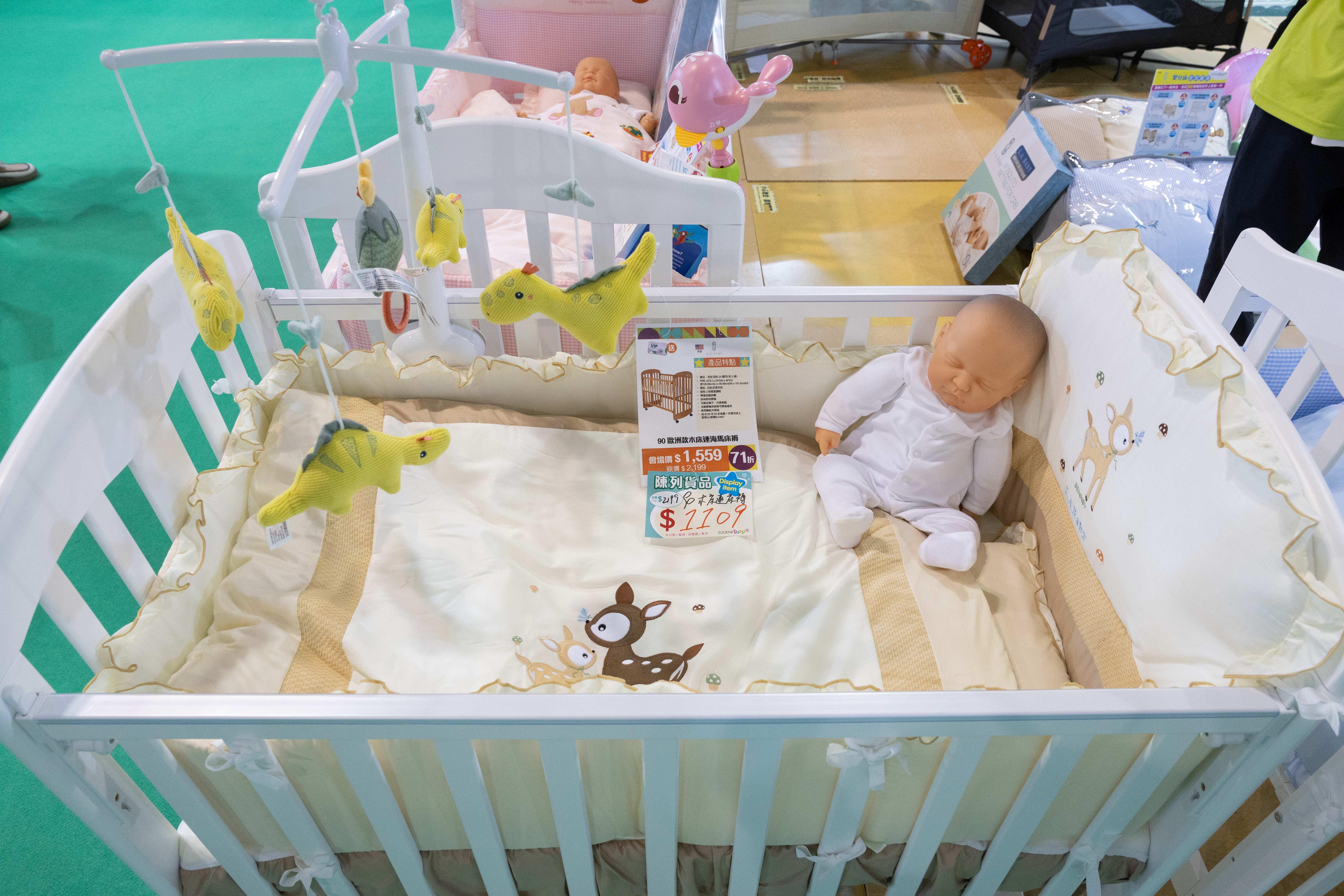 L.A.BABY 90歐洲款木床連海馬床褥 會場優惠價$1,559,陳列貨品價$1,109(展位:A01)