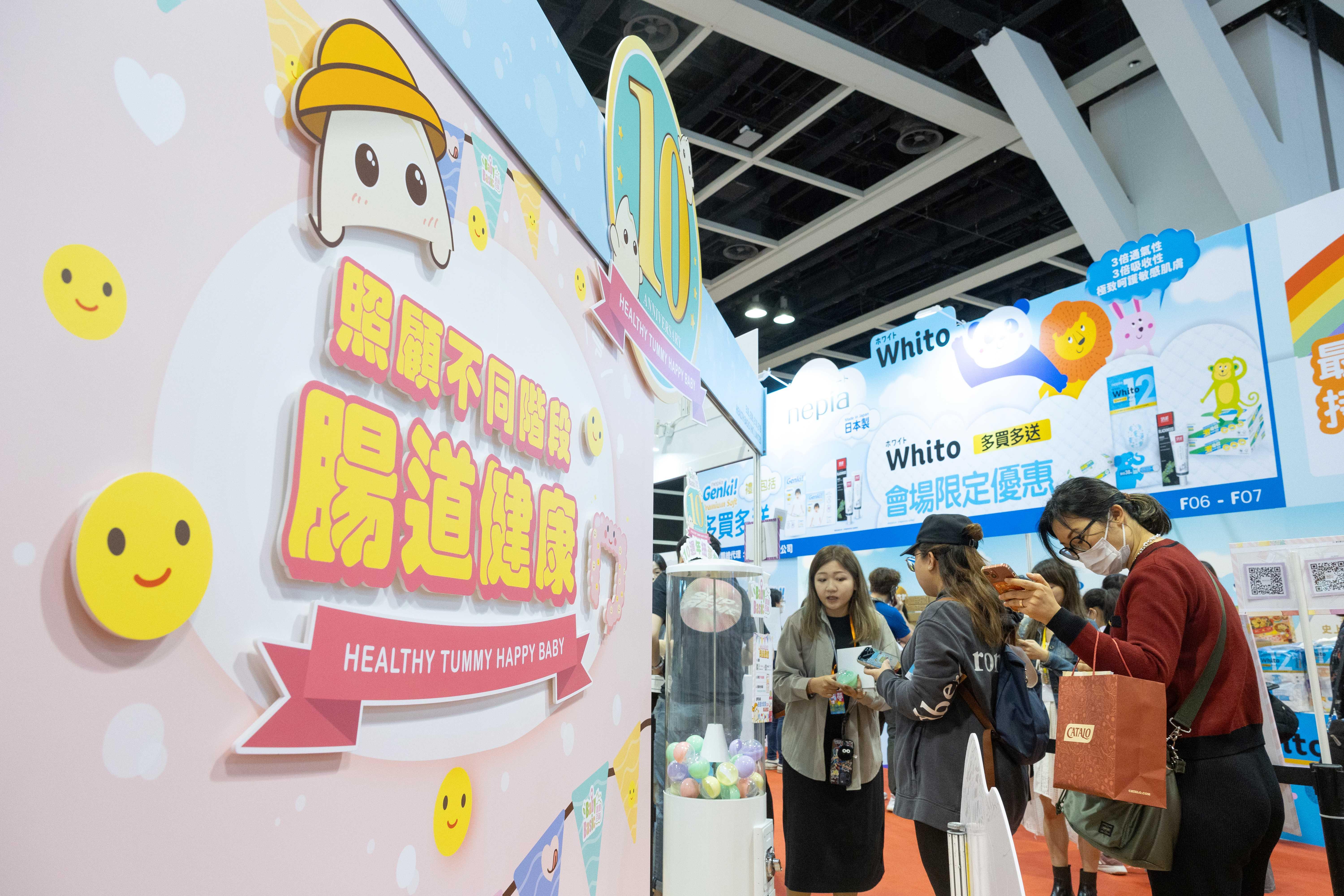 寶寶百味【10週年扭蛋大獎賞】只要追蹤IG @BabyBasic_HK 及 @PhytoBasic_HK,然後前往打卡處拍照,並把照片分享到Instagram Story,即可參與「扭蛋大獎賞」乙次。(展位:E08-09, E18-19)