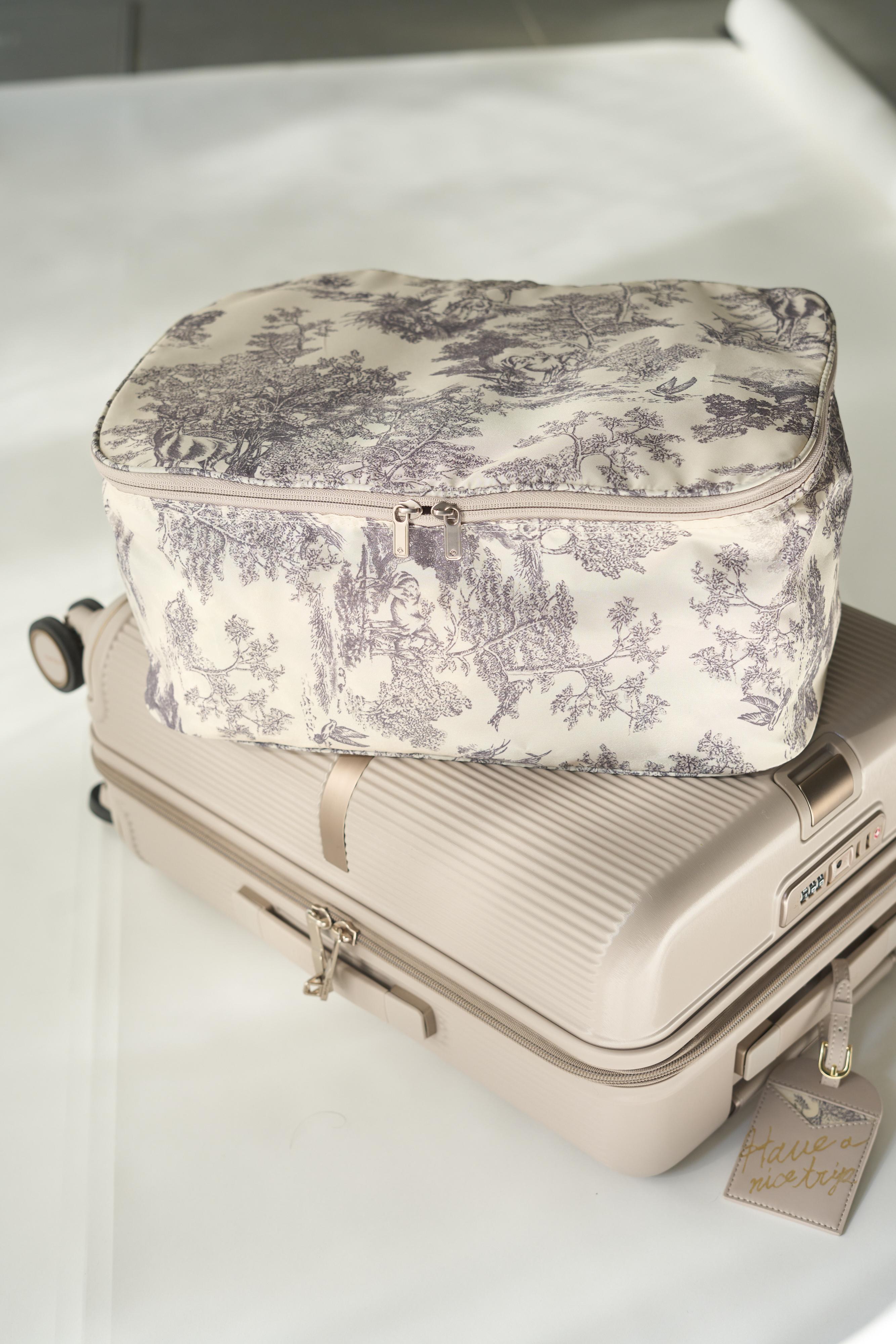 Samsonite x SNIDEL首次跨界聯乘 夢幻奶茶色行李箱登場