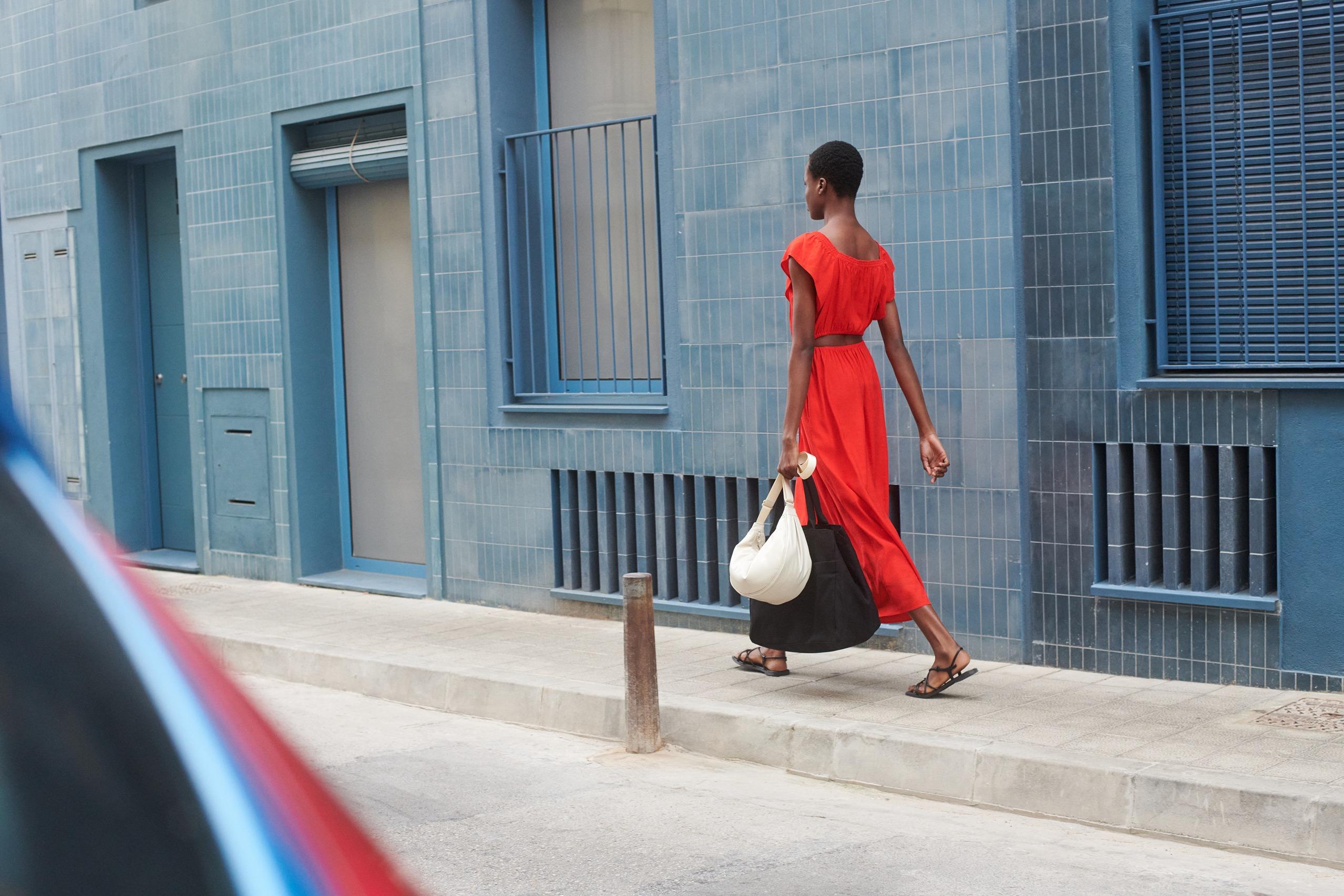 UNIQLO再度與著名英國時裝設計師Clare Waight Keller合作。