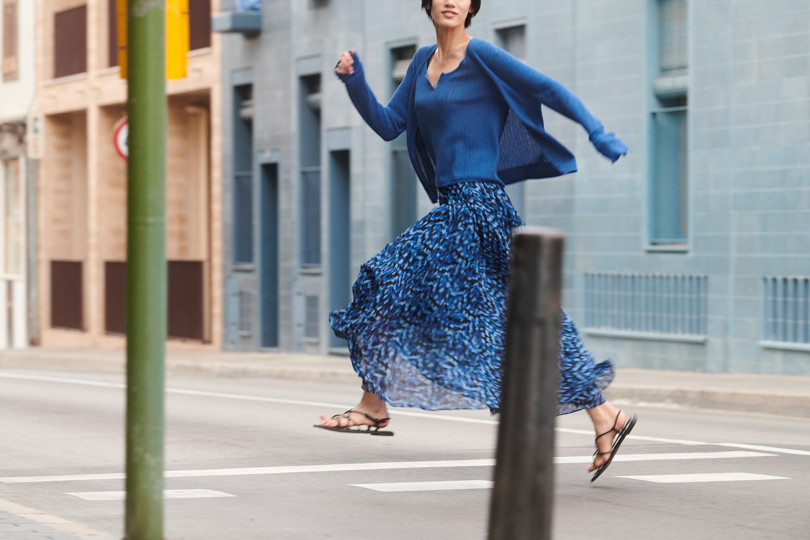 UNIQLO再度與著名英國時裝設計師Clare Waight Keller合作。