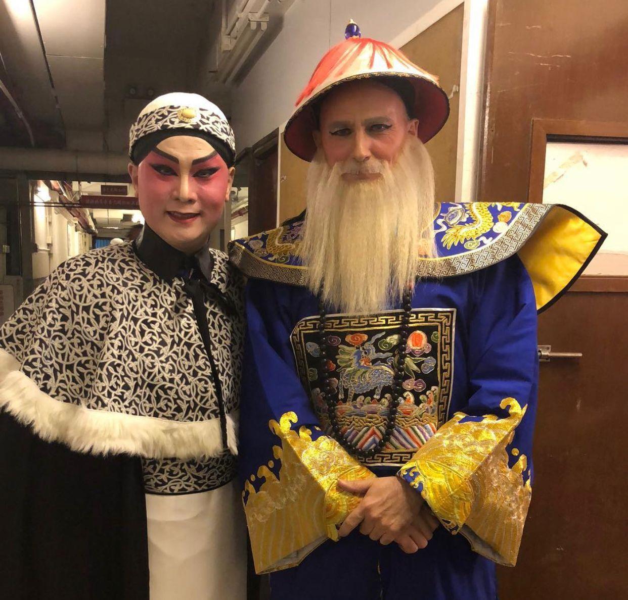 河國榮來自澳洲,1987年入行一直活躍香港螢光幕。