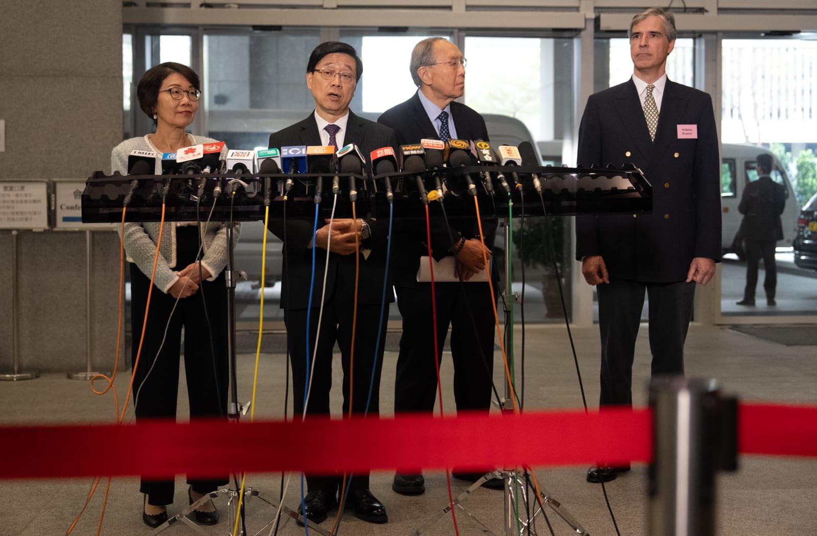 李家超在會後見傳媒,指中央重視香港國際城市地位,及對對香港光明前景充滿信心。(林靄怡攝)