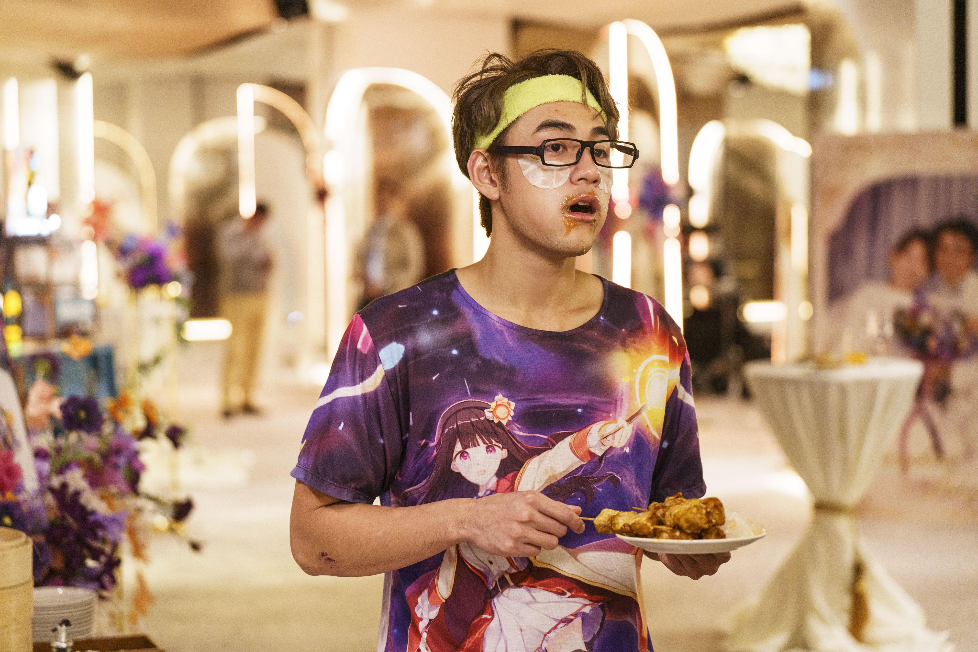 Jeffrey魏浚笙狂食混醬腸粉燒賣辣到嘴唇㷫。