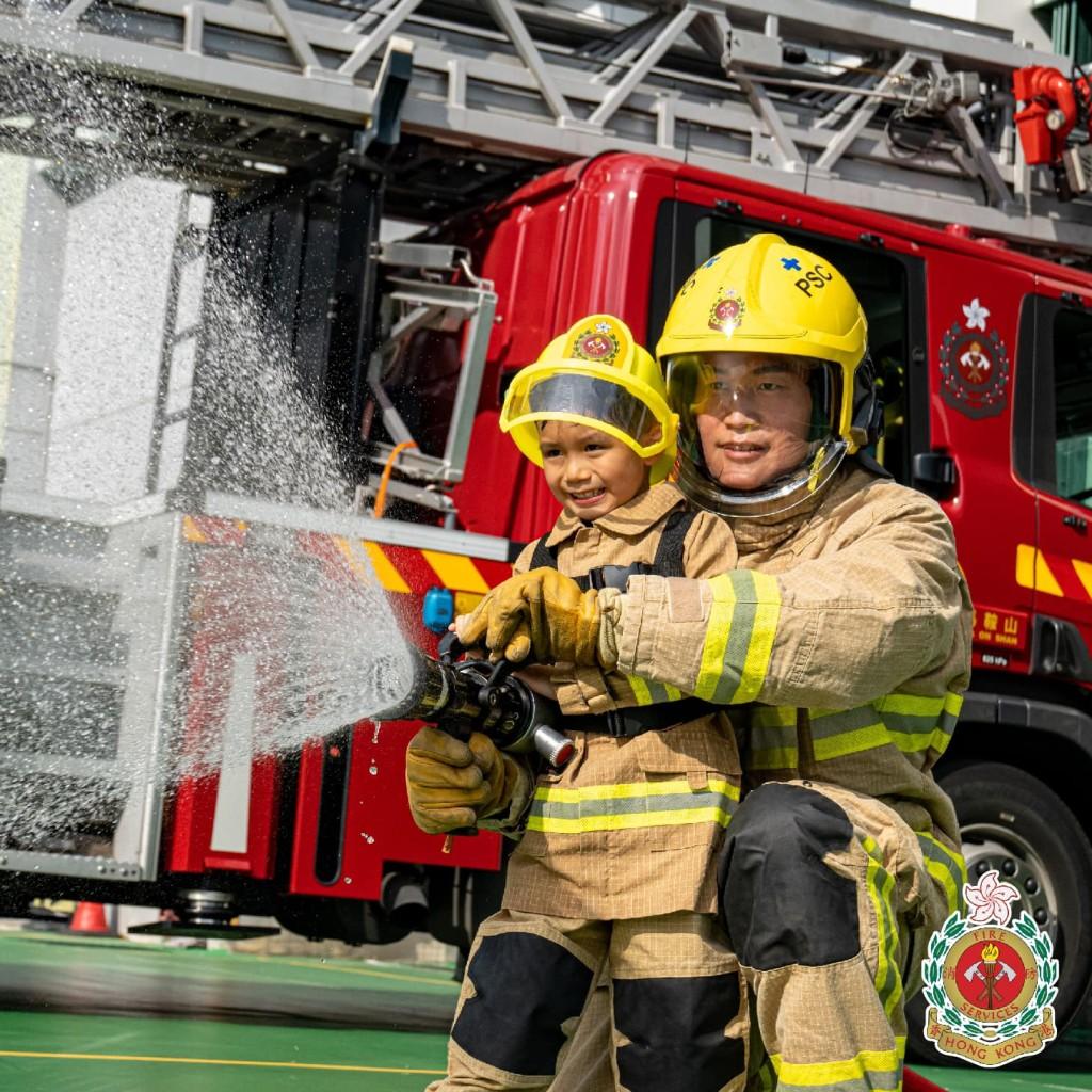 消防局開放|黃竹坑遊樂場防災應急教育城 睇直升機演練及步操表演