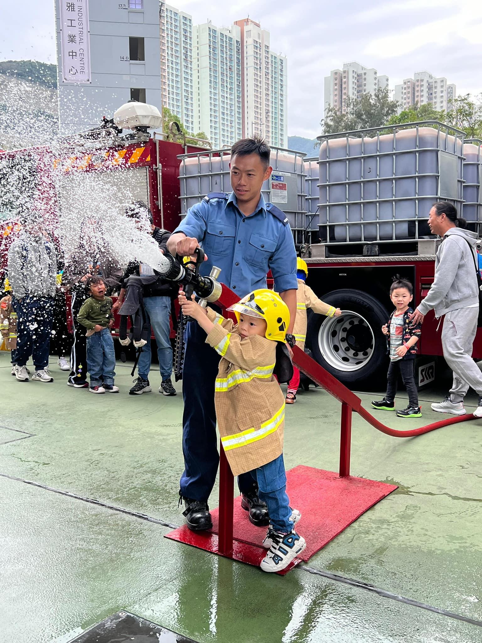 消防局開放|黃竹坑遊樂場防災應急教育城 睇直升機演練及步操表演