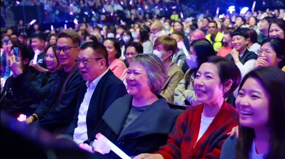 許紹雄一家大細、黎芷珊等圈中好友到澳門捧場。