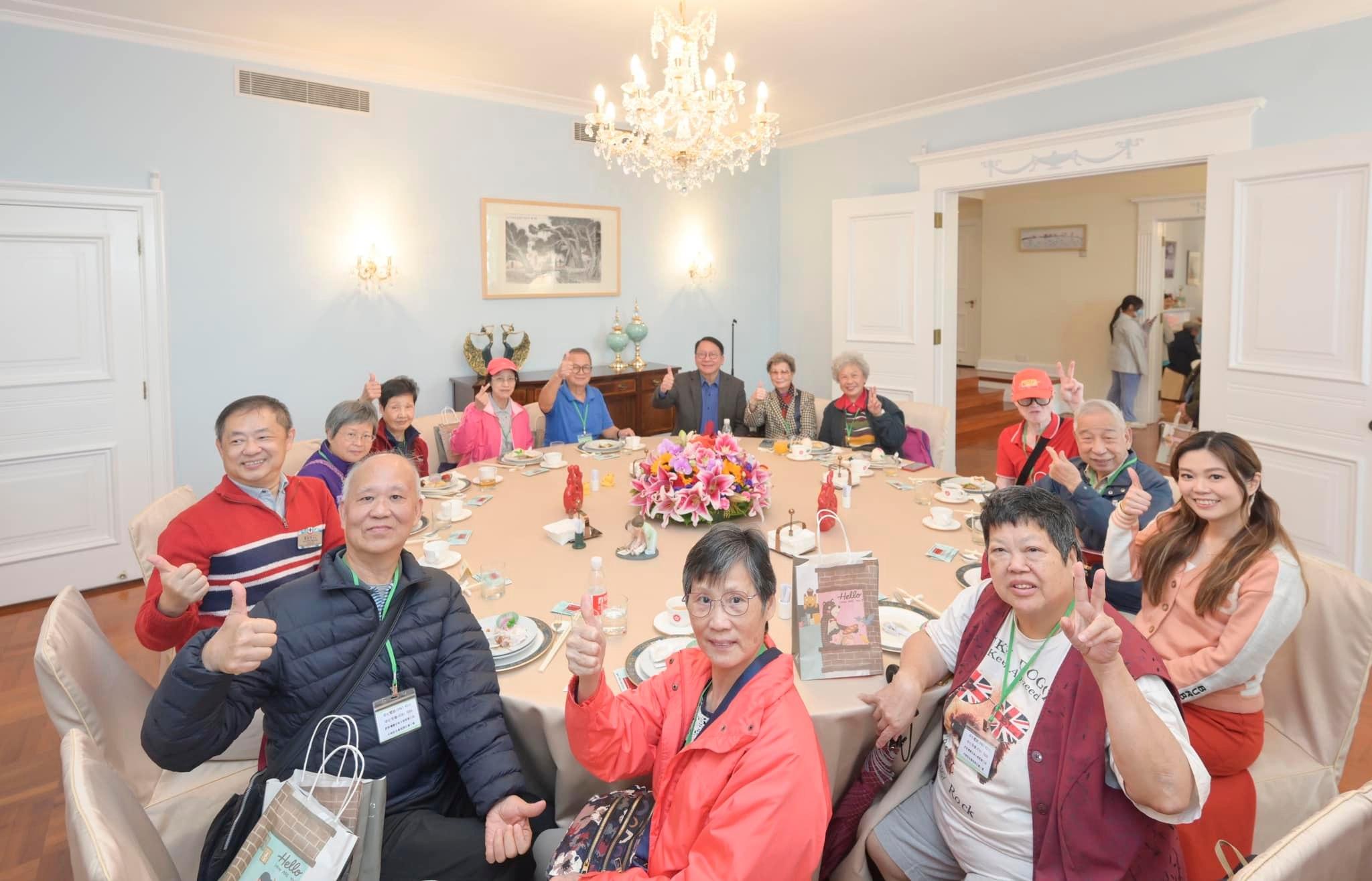 Ray Online|老友記到政務司官邸參觀 一舉動令陳國基「受寵若驚」(@FBEric Chan 陳國基 圖片)