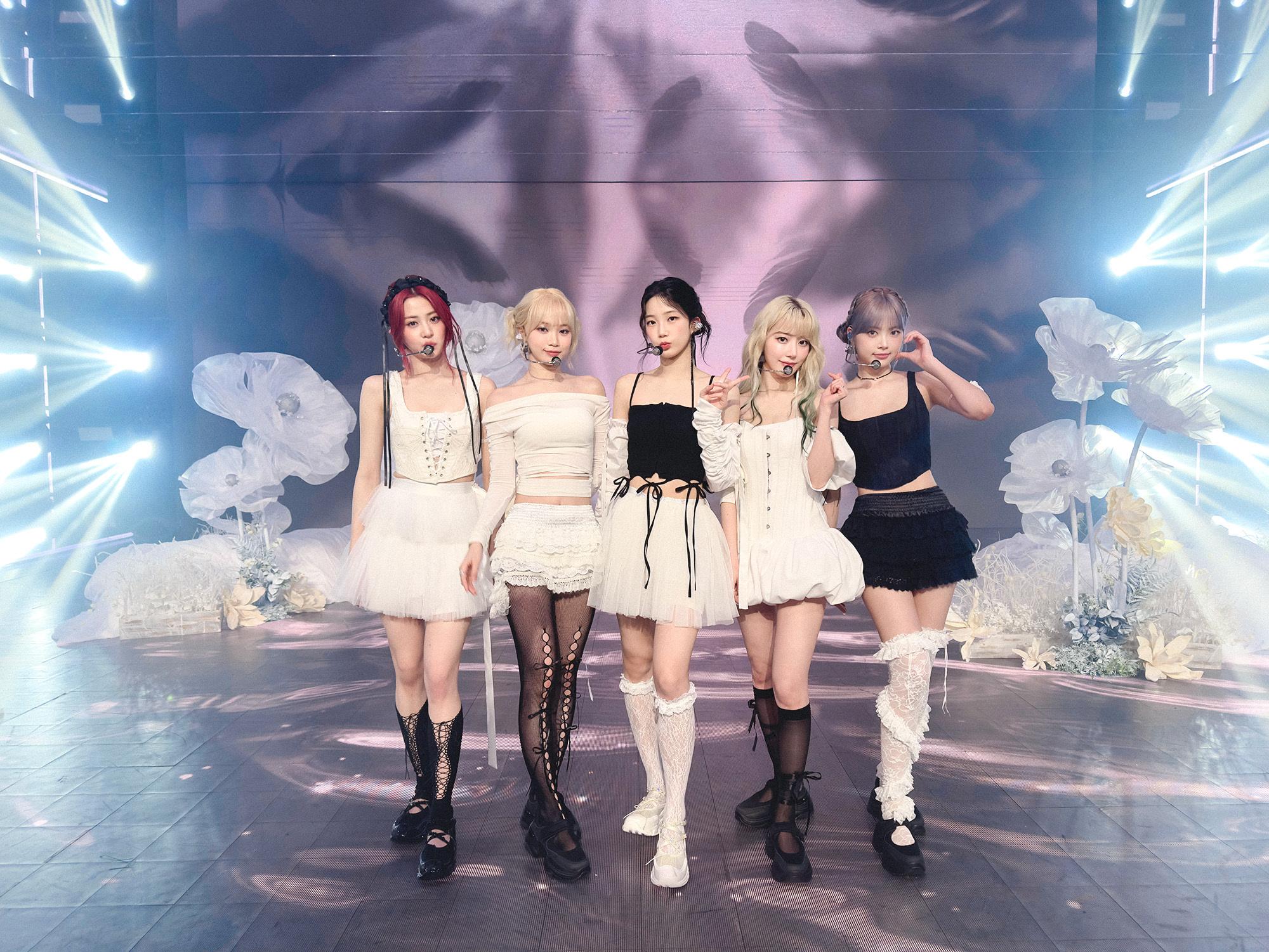 LE SSERAFIM由宮脇咲良、金采源、許允眞、中村一葉及洪恩採組成。