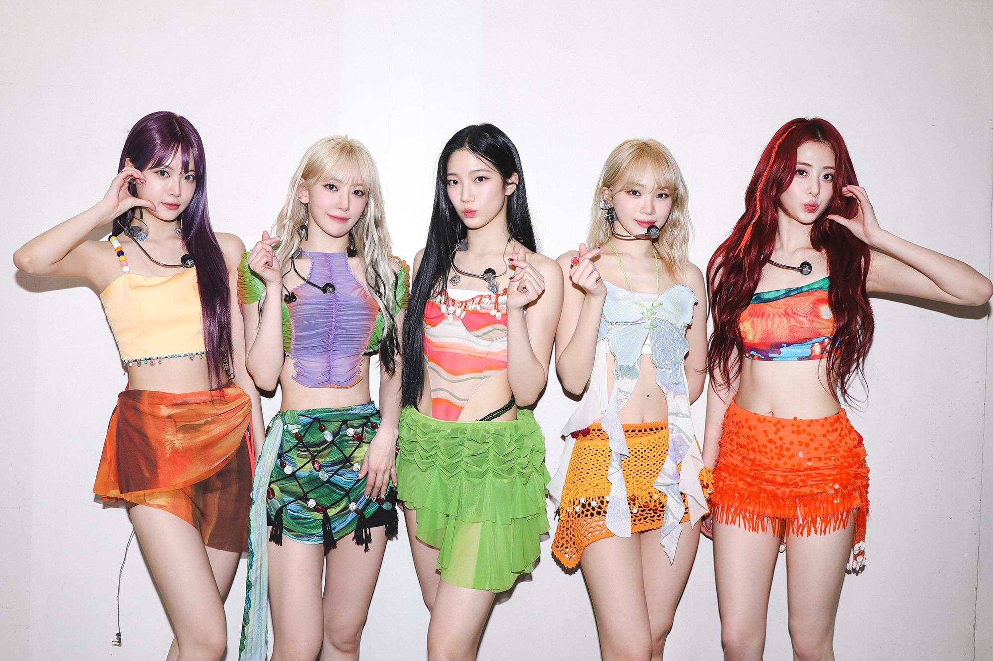 LE SSERAFIM由宮脇咲良、金采源、許允眞、中村一葉及洪恩採組成。