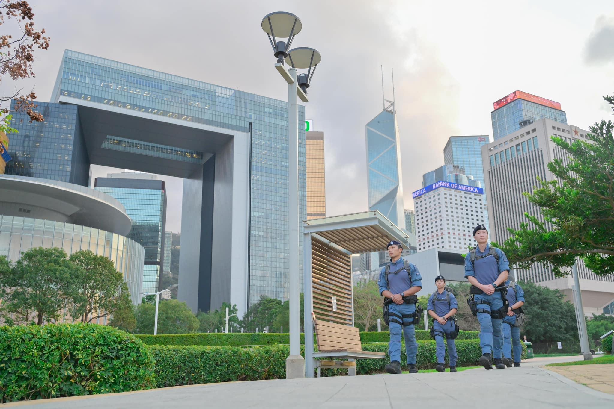 夏寶龍今來訪港7日,警方將派出國產「劍齒虎」裝甲車高姿態反恐巡邏。(警方fb圖片)