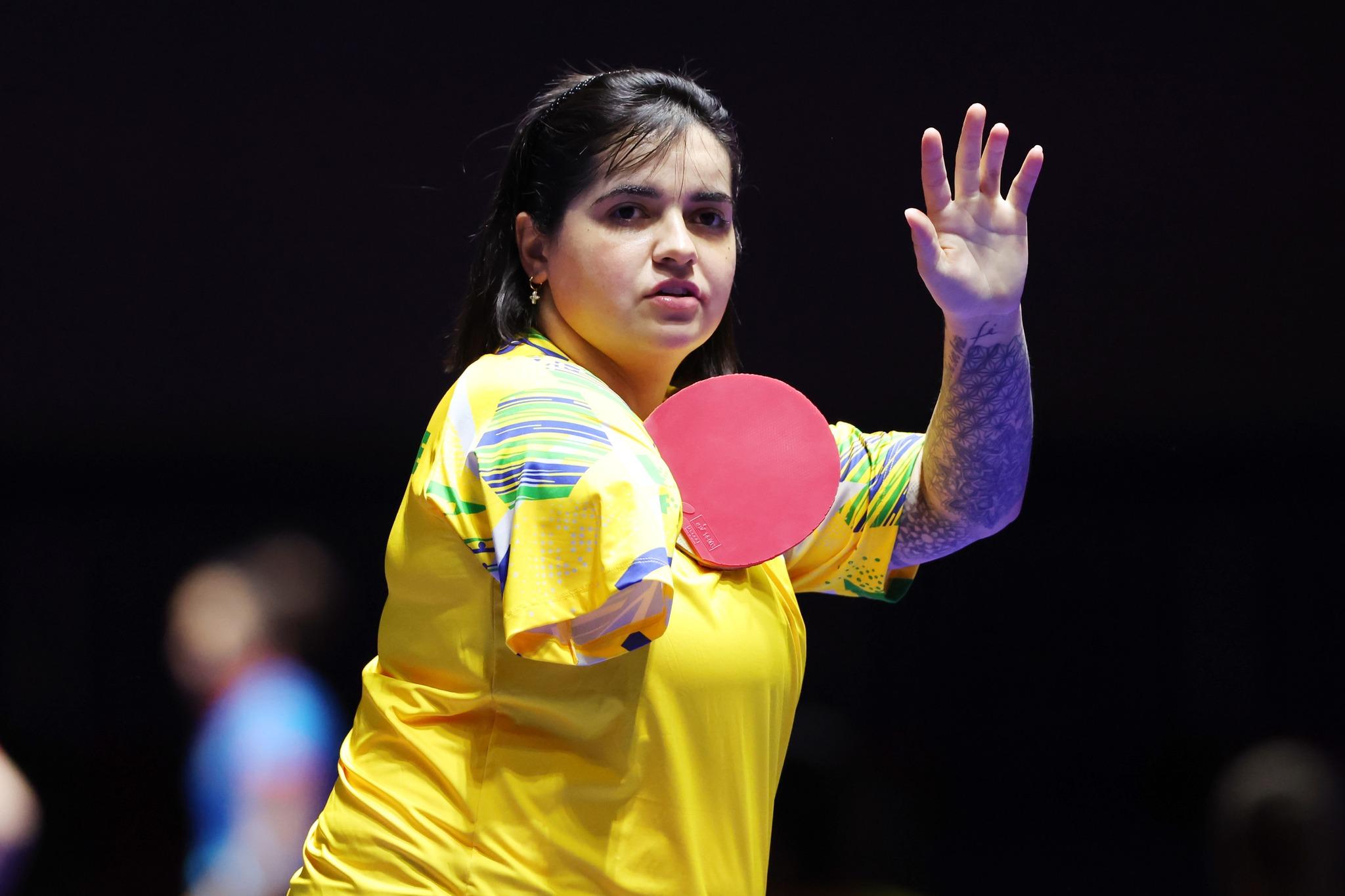 巴西女團陣中有位獨臂女將布魯娜阿歷珊大(Bruna Alexandre),這位28歲東京殘奧銀牌得主面對健全人士也發揮出實力,助巴西晉16強,贏盡全場觀眾掌聲。