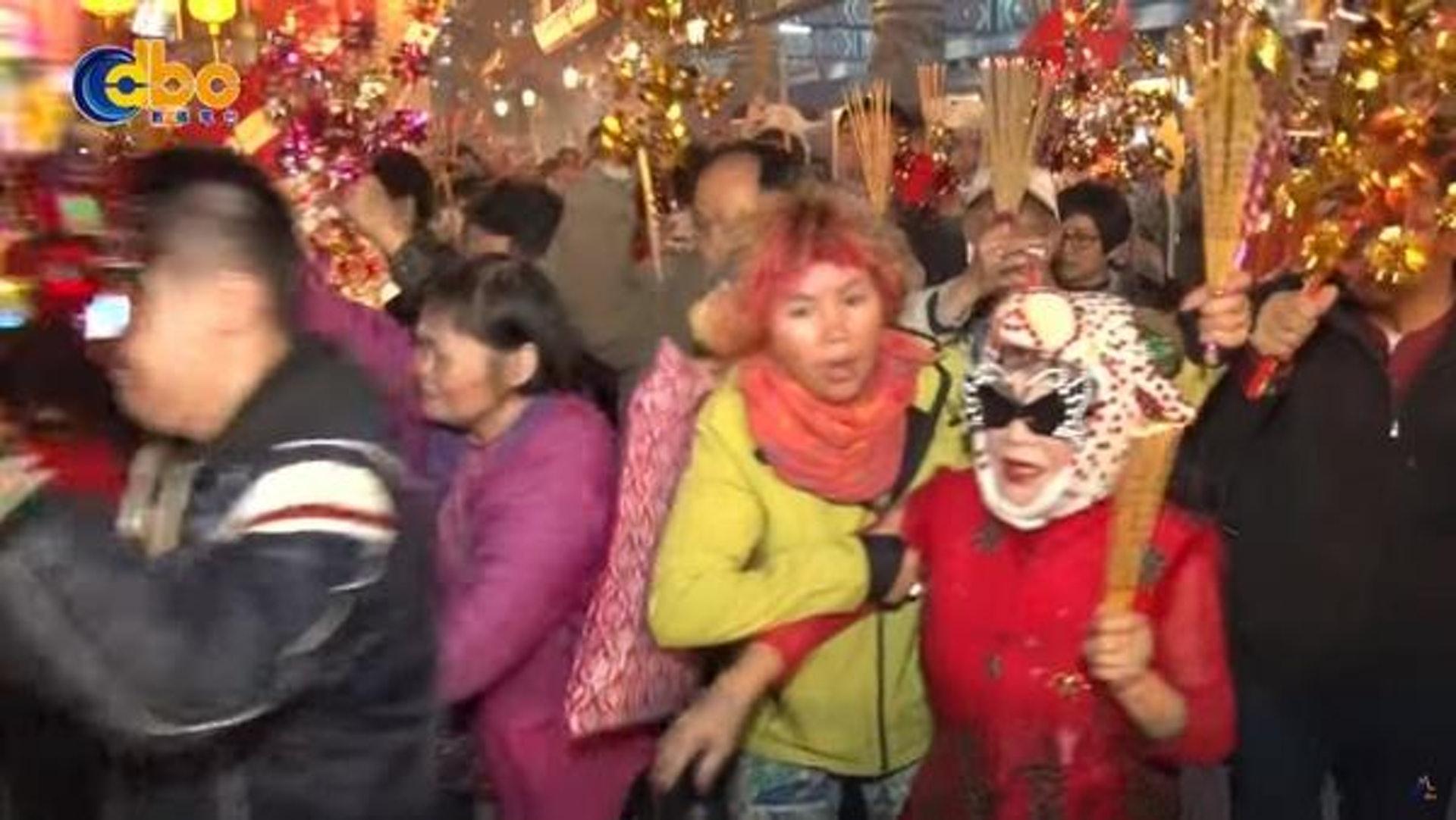 黃夏蕙成為每年頭炷香的焦點。