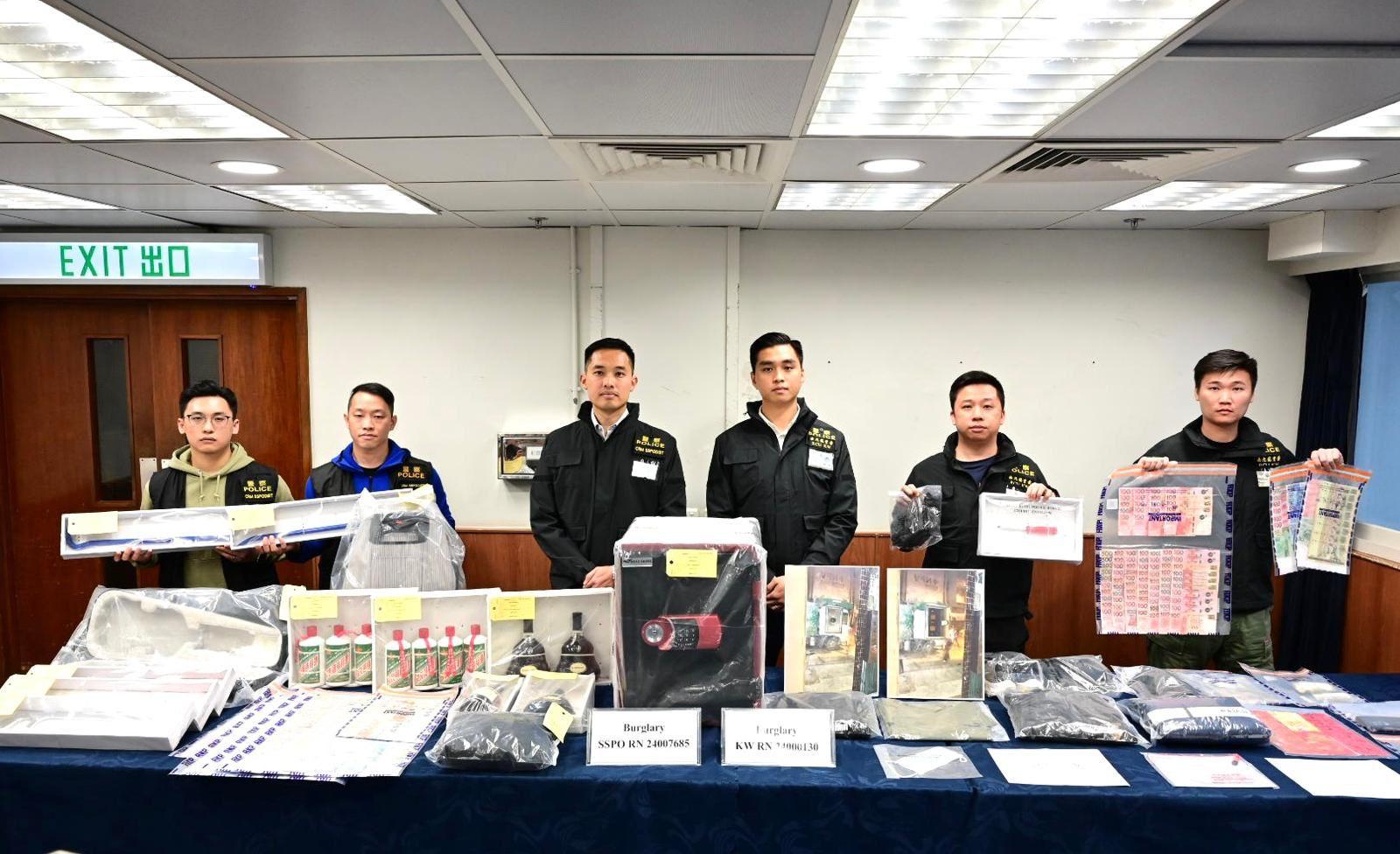 西九龍總區重案組於反爆竊行動拘捕一名連環爆竊犯,涉及13宗發生在九龍和新界區的爆竊案;另外深水埗警區搗破一宗酒樓爆竊案,拘捕3名男子。