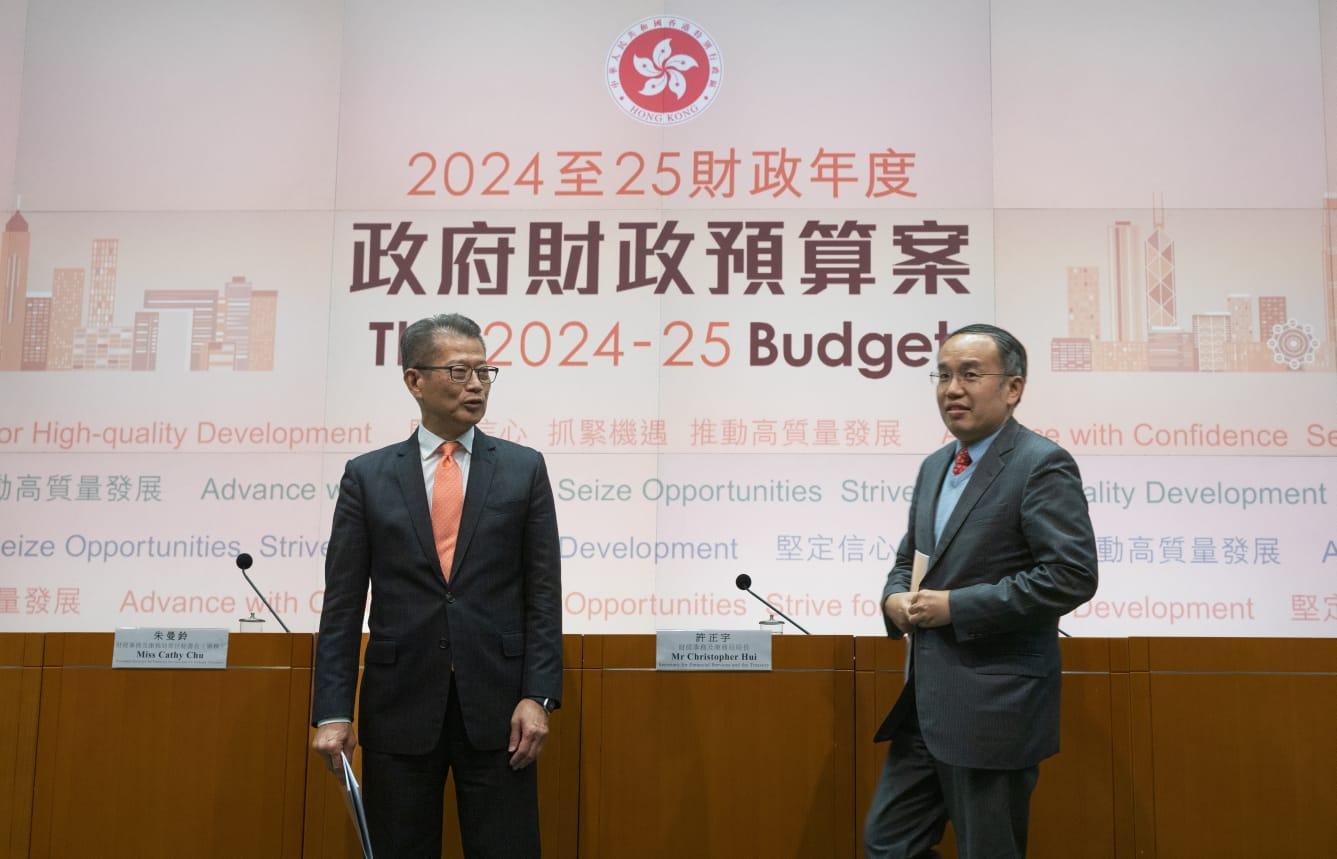 財政預算案2024|陳茂波等官員下午出席有關《預算案》記者會。(蘇文傑攝)