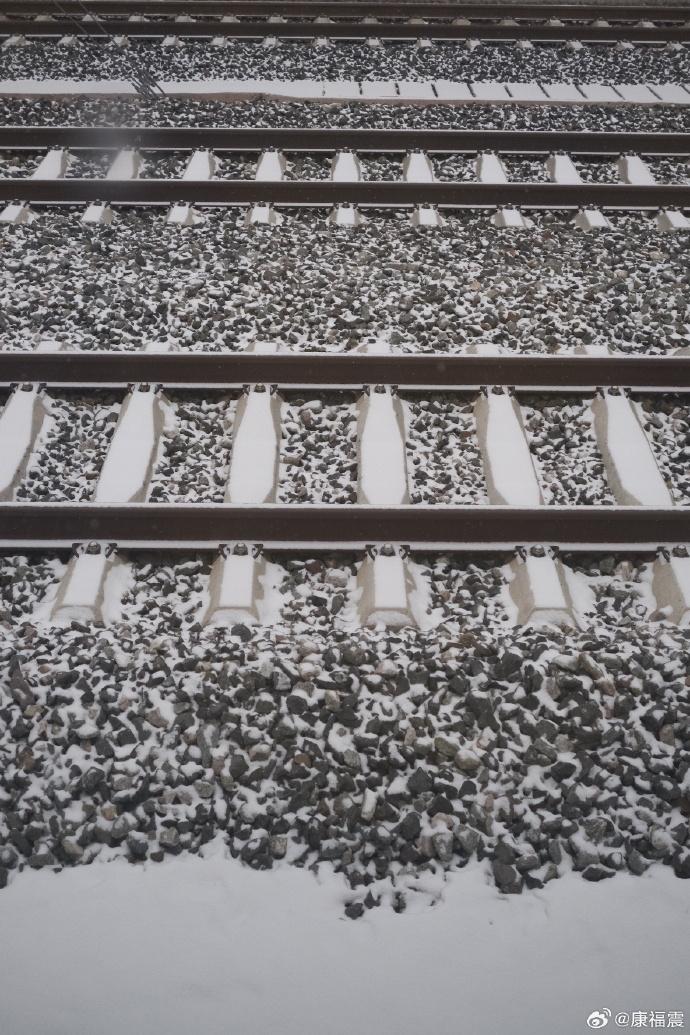 龍年第一場雪|內地維持暴雪黃色和冰凍黃色預警 料至周五仍受寒潮影響(微博圖片)