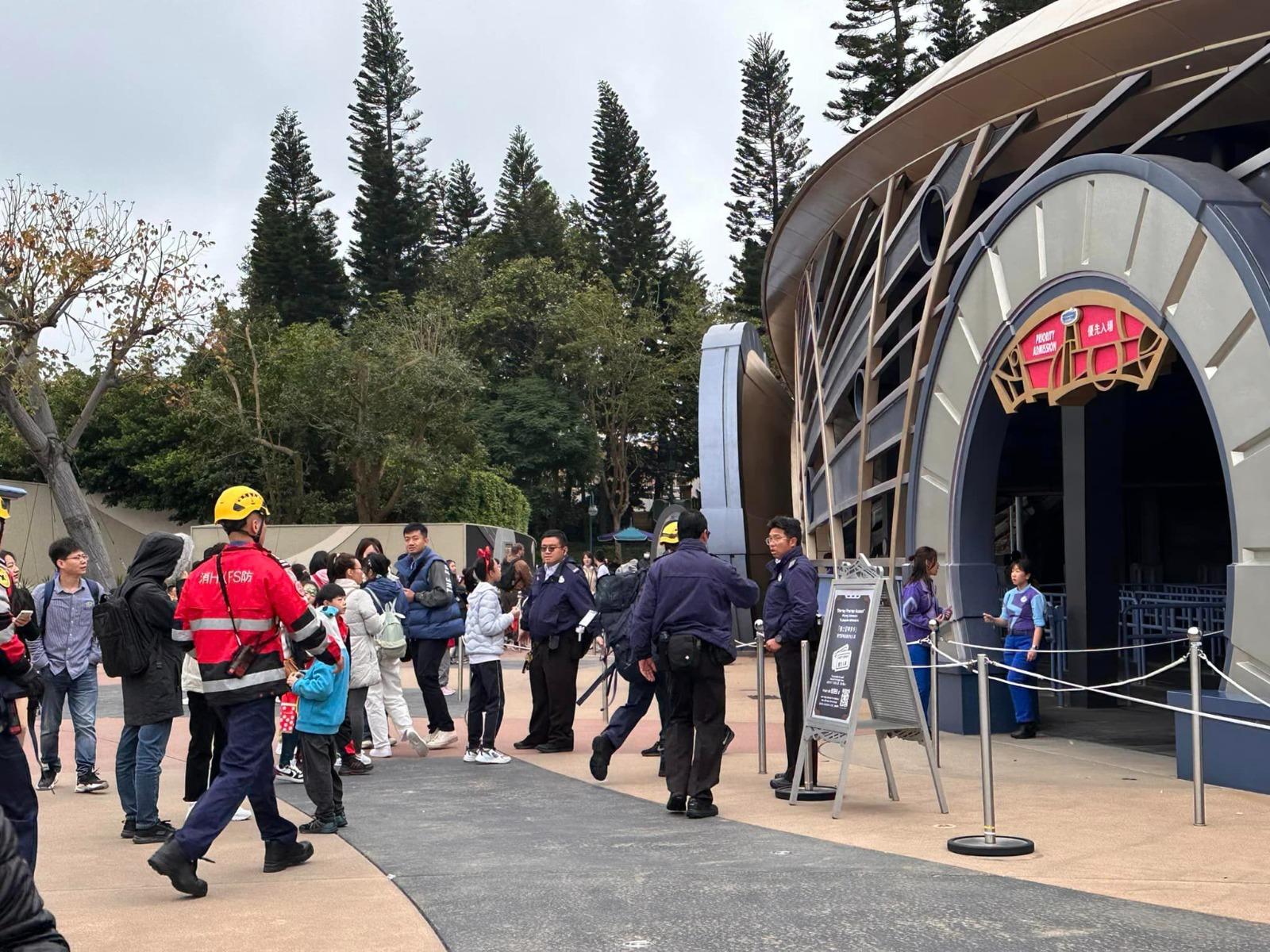 迪士尼過山車飛越太空山故障(網上圖片)