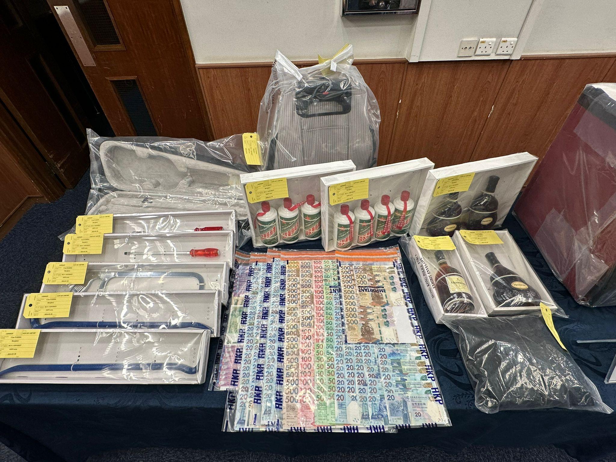 西九龍總區重案組於反爆竊行動拘捕一名連環爆竊犯,涉及13宗發生在九龍和新界區的爆竊案;另外深水埗警區搗破一宗酒樓爆竊案,拘捕3名男子。