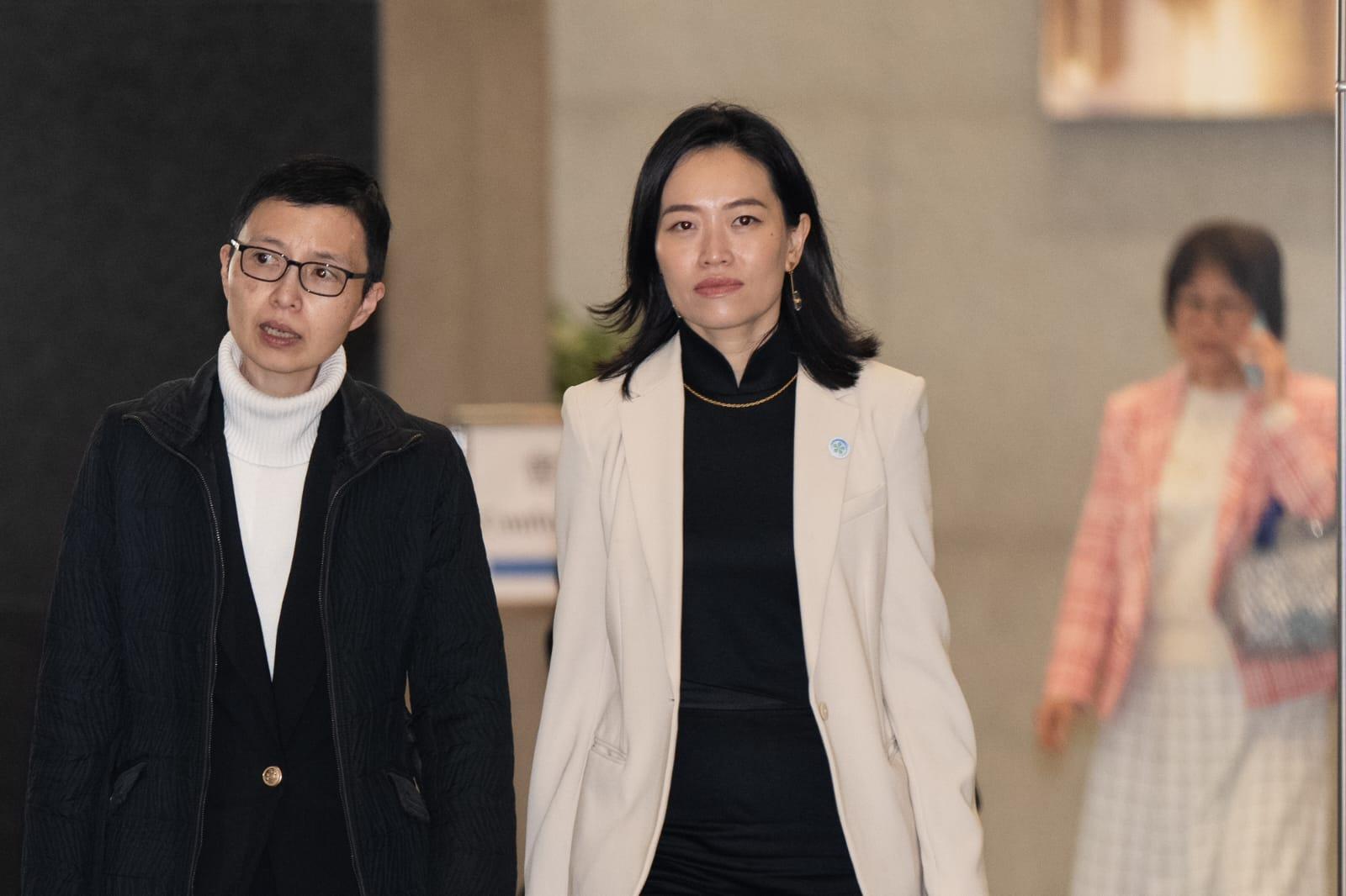 夏龍寶早上到政總晤金融界代表。(林靄怡攝)