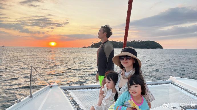 樊少皇賈曉晨一家四口其實相處愉快