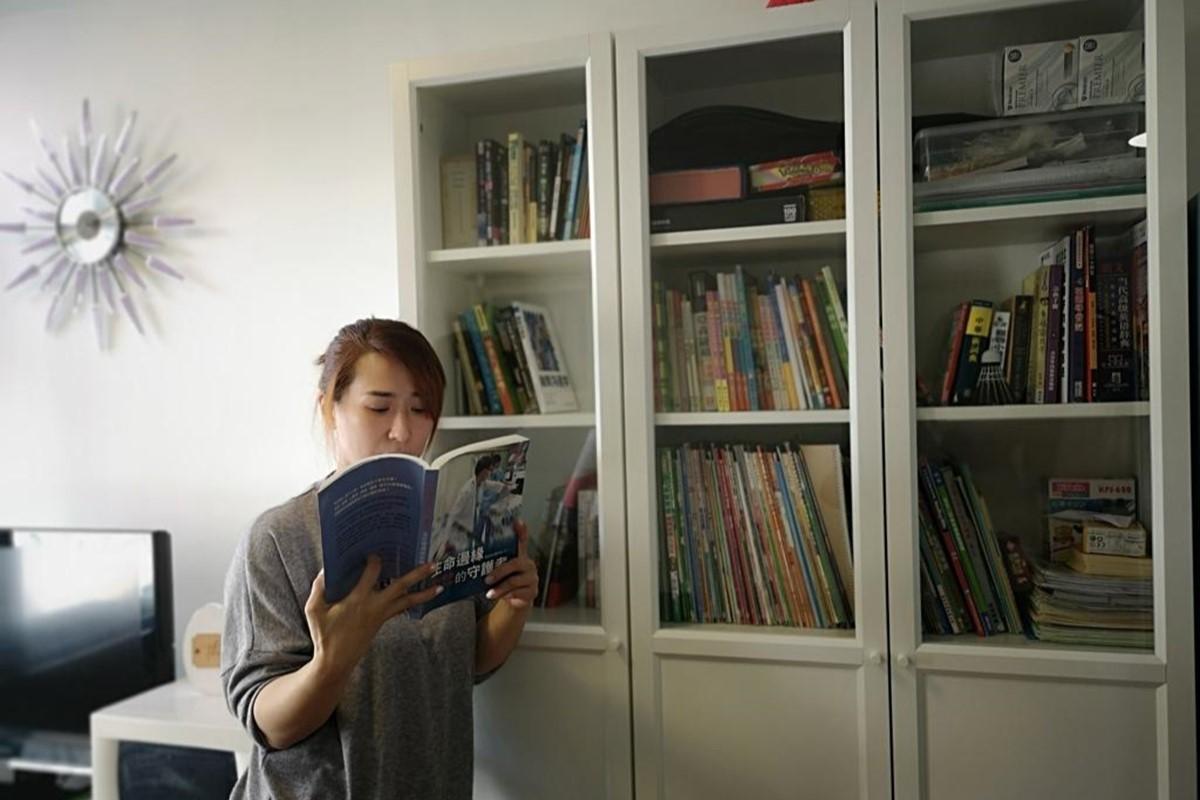 元元表示經「要有光」督導進修自我增值後,月入由7,000元增至1.8萬元。(組織提供)