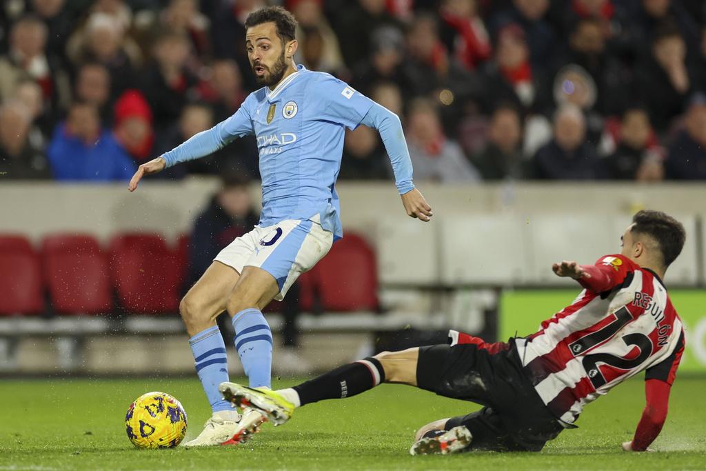 英超曼城以3︰1反勝賓福特,失分較榜首利物浦少。(美聯社)