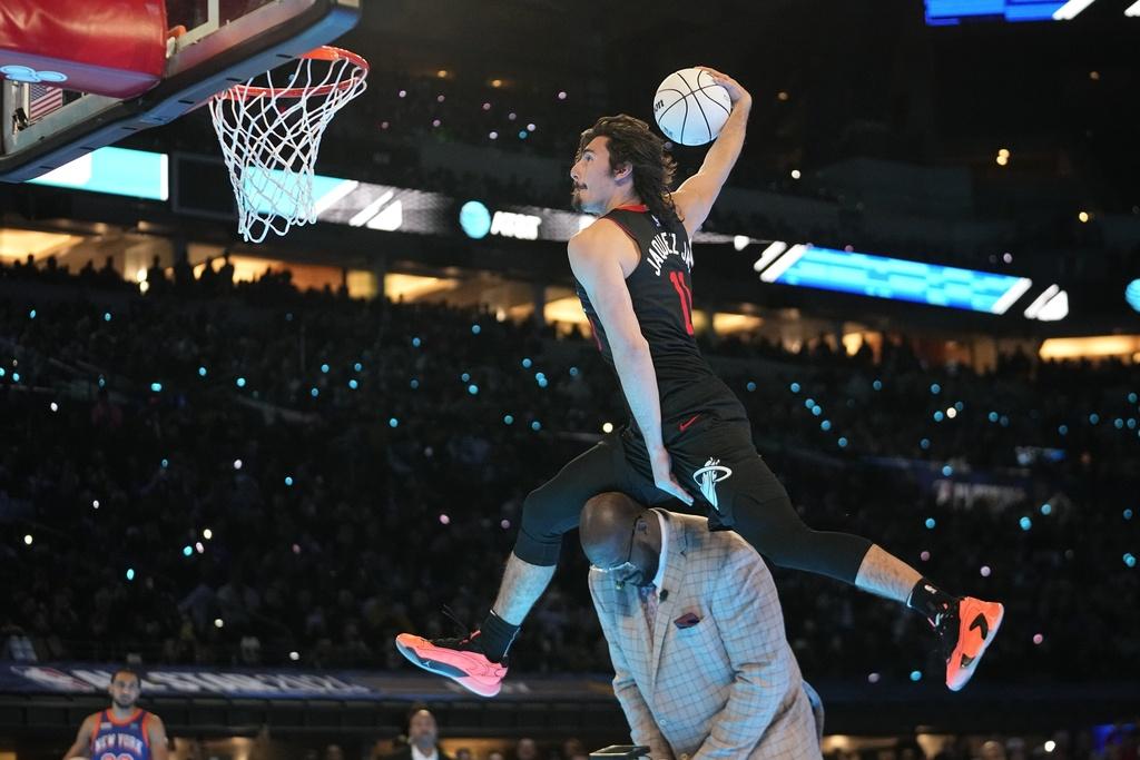 麥克朗在入樽賽最後選擇跨過奧尼爾。(美聯社)