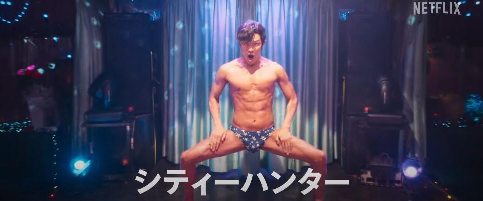 鈴木亮平脫衣演孟波曬肌肉。