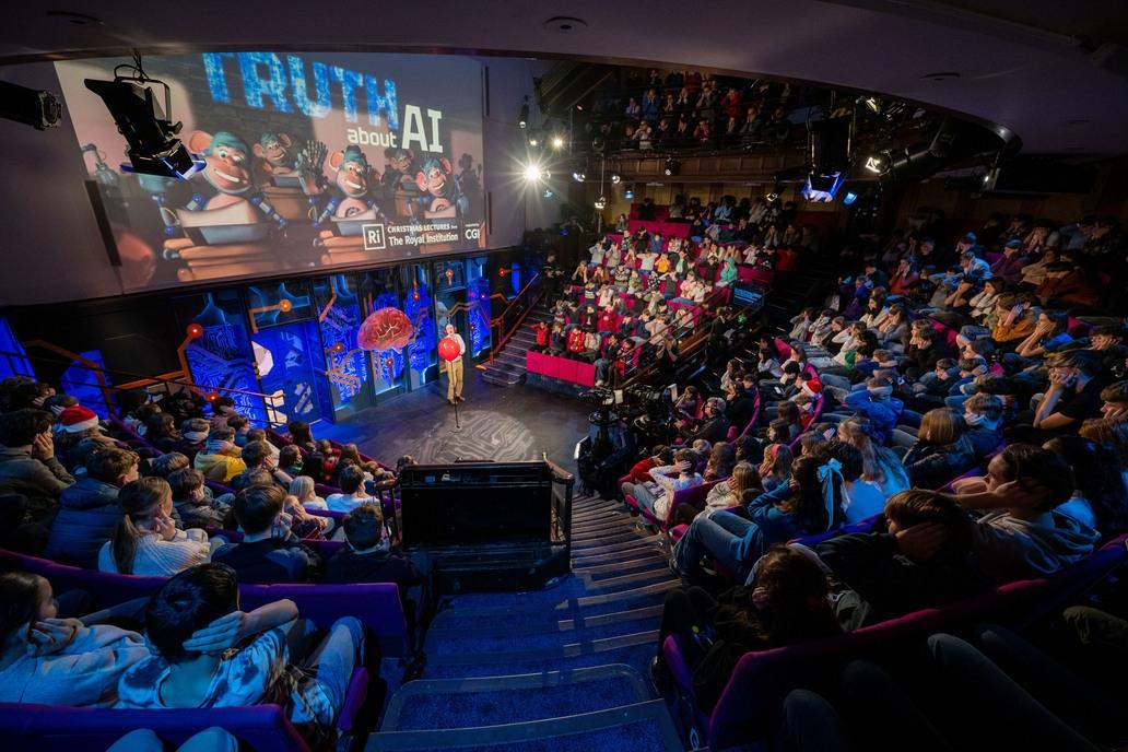 由 Royal Institution 舉辦的「遊歷人工智 能」會拆解人工智能背後的奧秘。