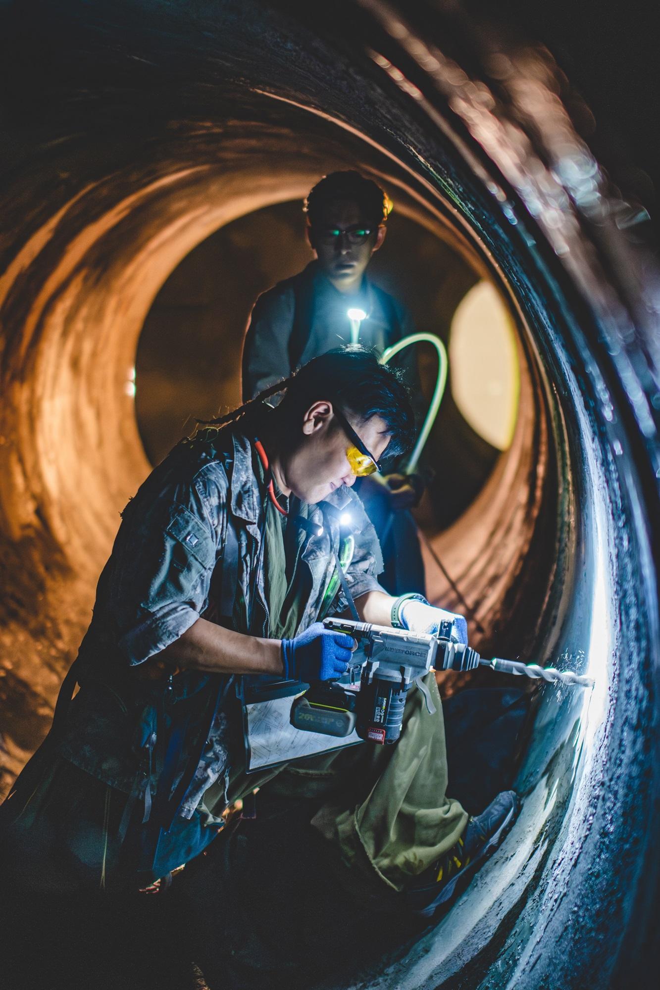 白只在《盜月者》演負責爆破的渠王。