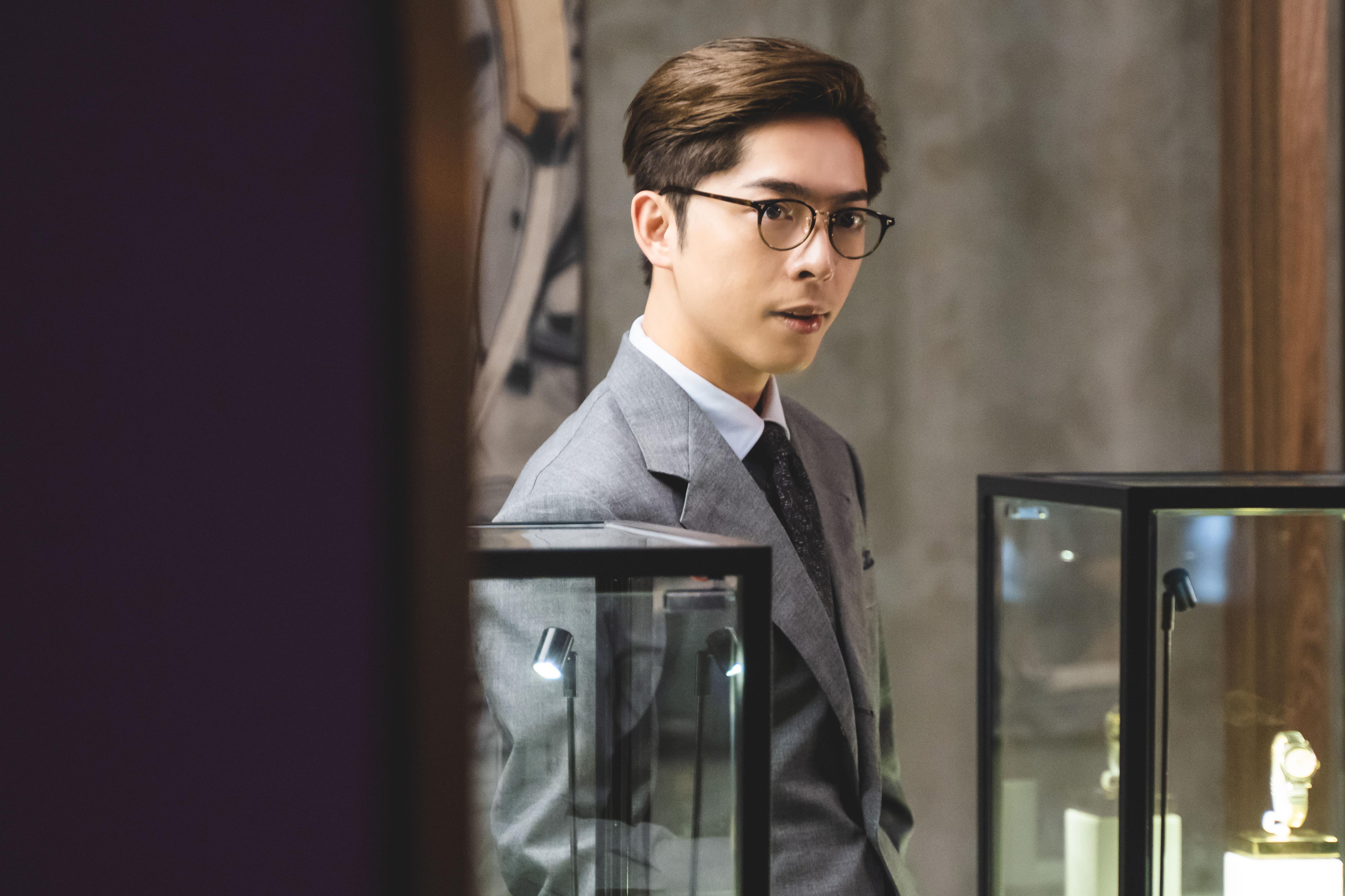 Edan在《盜月者》演馬文舜善於裝拼手錶。(劇照)