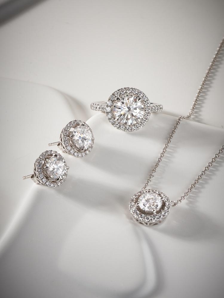 111Jewelers會根據個人的獨特喜好量⾝定制的個人客製化創作出最獨特的產品,讓你隨時隨地表達創造⼒和個性。