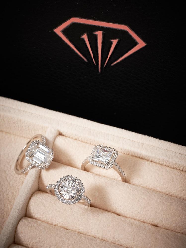 111Jewelers會根據個人的獨特喜好量⾝定制的個人客製化創作出最獨特的產品,讓你隨時隨地表達創造⼒和個性。