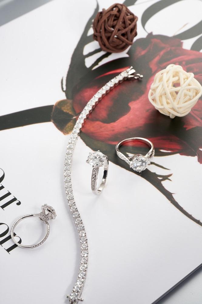 111Jewelers會根據個人的獨特喜好量⾝定制的個人客製化創作出最獨特的產品,讓你隨時隨地表達創造⼒和個性。