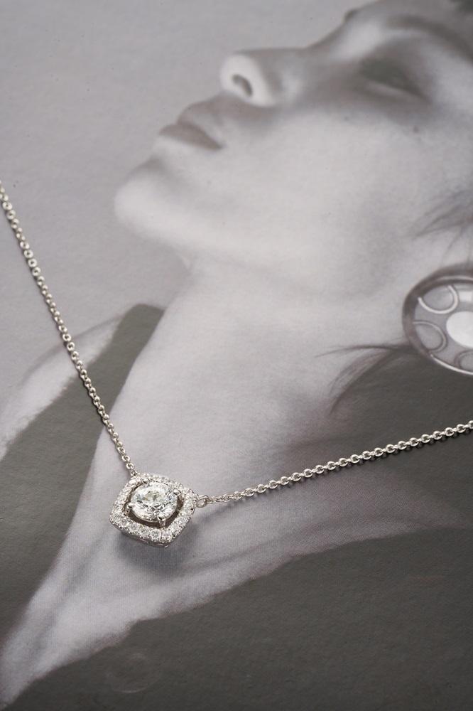 111Jewelers會根據個人的獨特喜好量⾝定制的個人客製化創作出最獨特的產品,讓你隨時隨地表達創造⼒和個性。