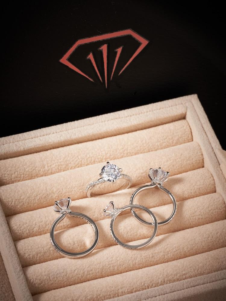 111Jewelers會根據個人的獨特喜好量⾝定制的個人客製化創作出最獨特的產品,讓你隨時隨地表達創造⼒和個性。