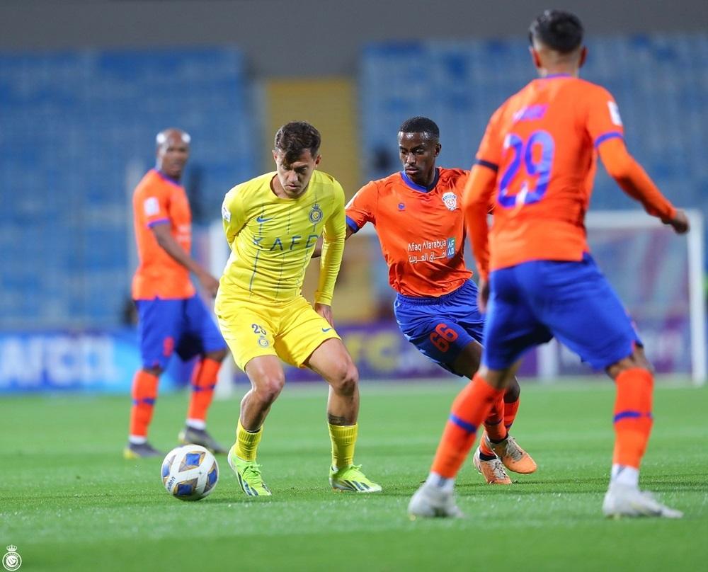 艾納斯1:0小勝艾費哈。(艾納斯X)