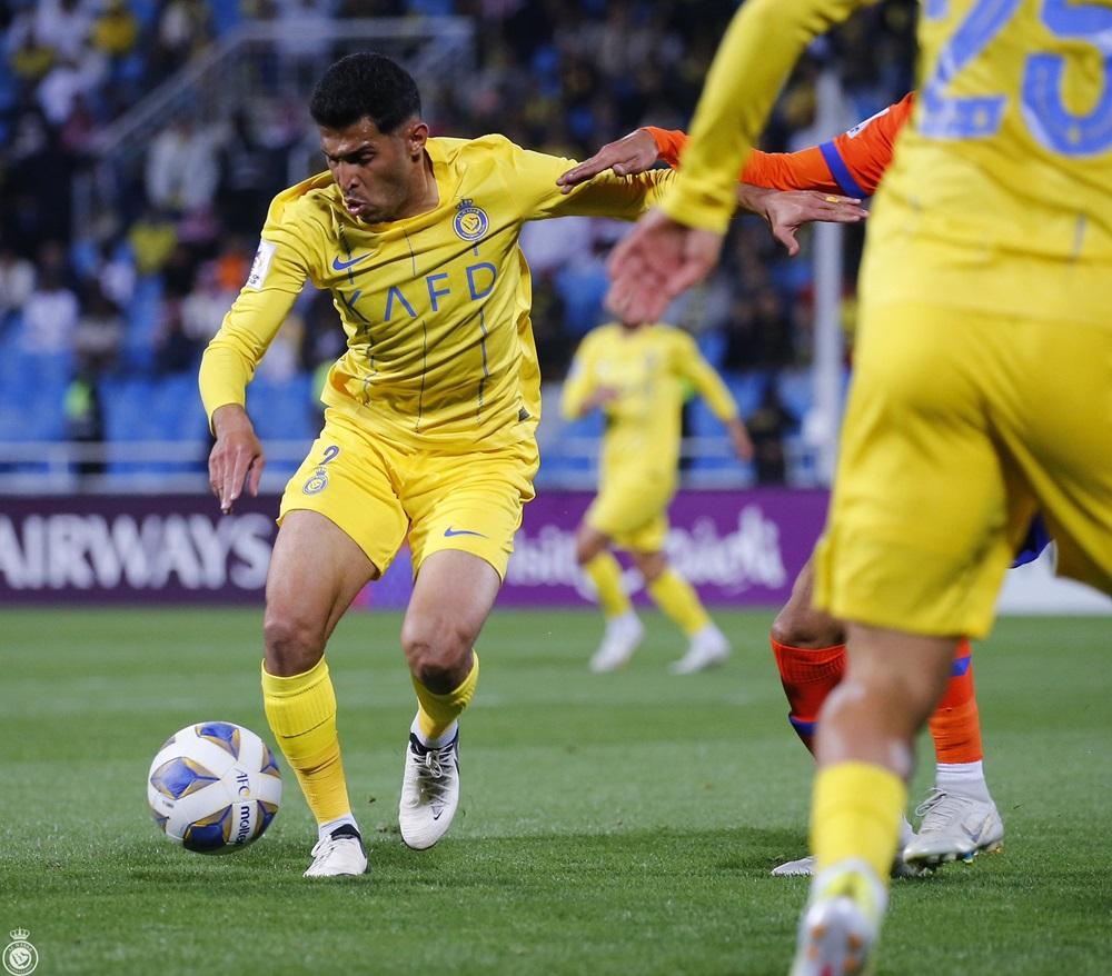 艾納斯1:0小勝艾費哈。(艾納斯X)