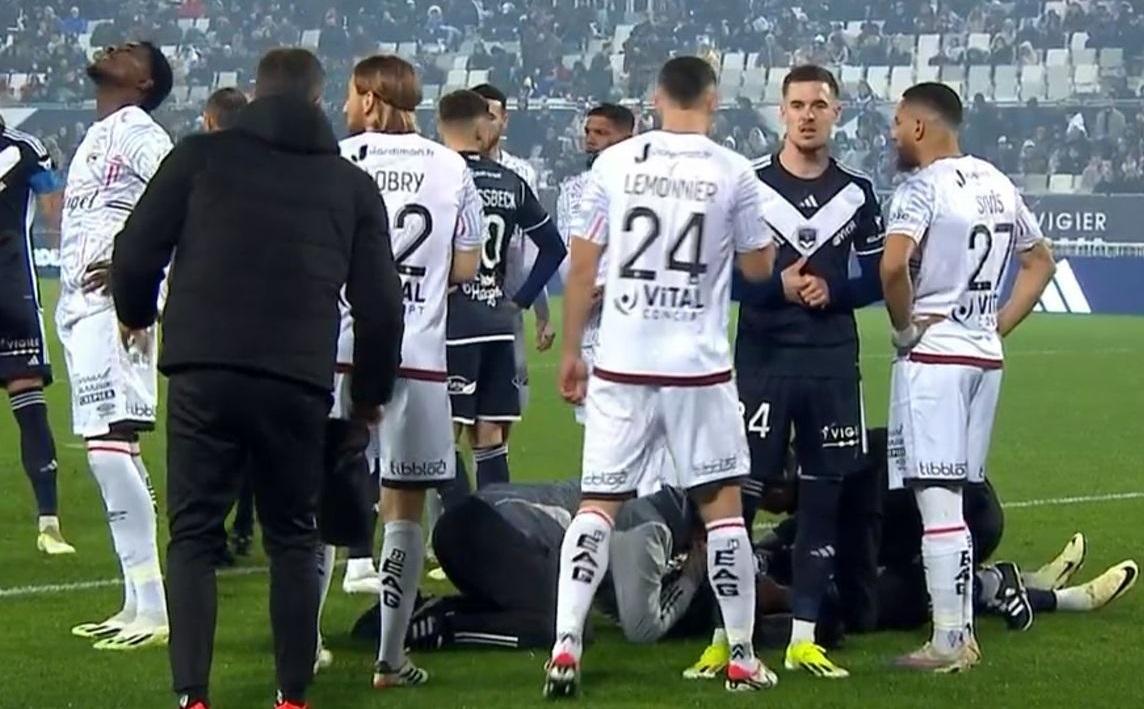 隊友及對手都對伊利斯情況擔憂。