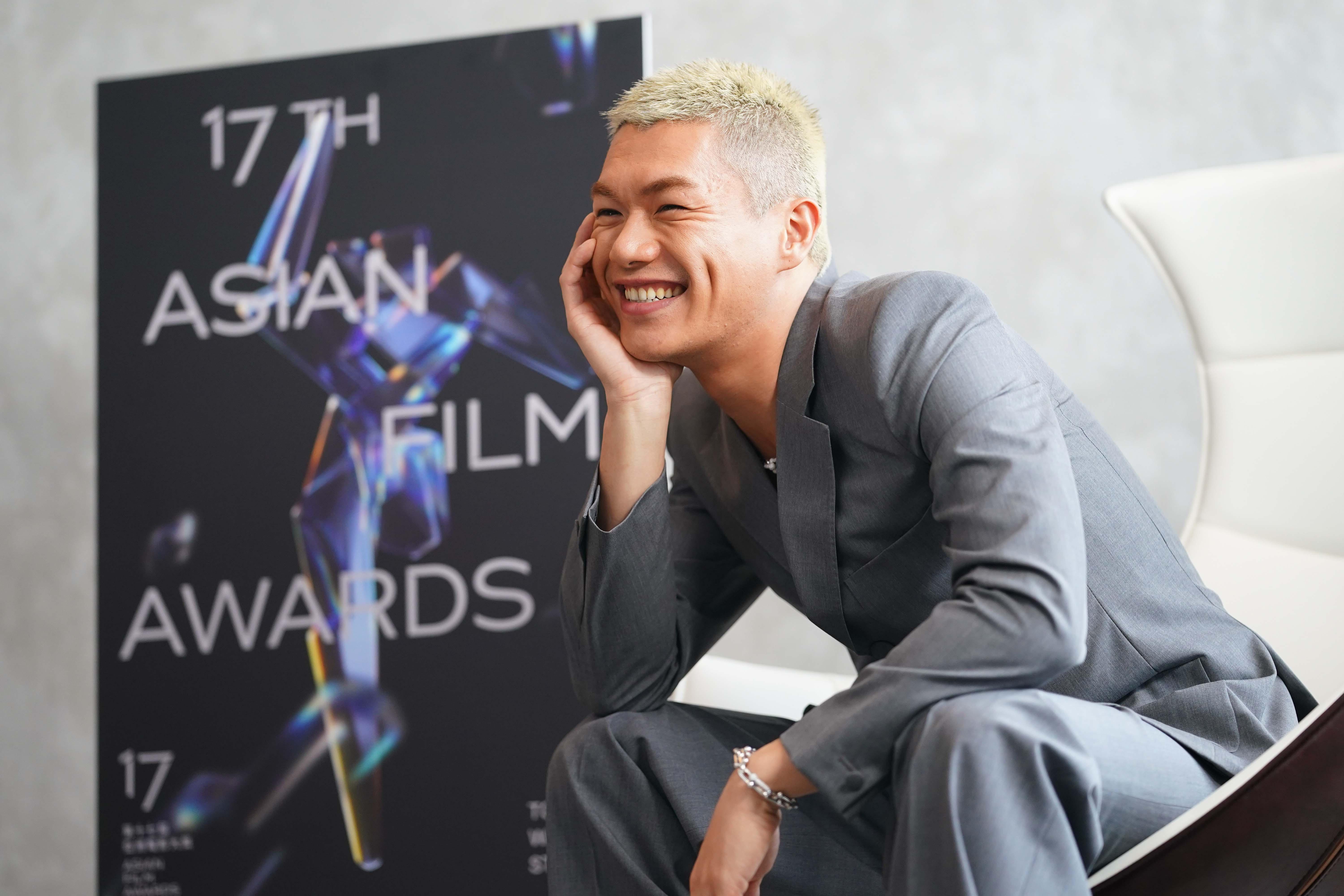 32歲柯煒林自嘲是超齡大使。