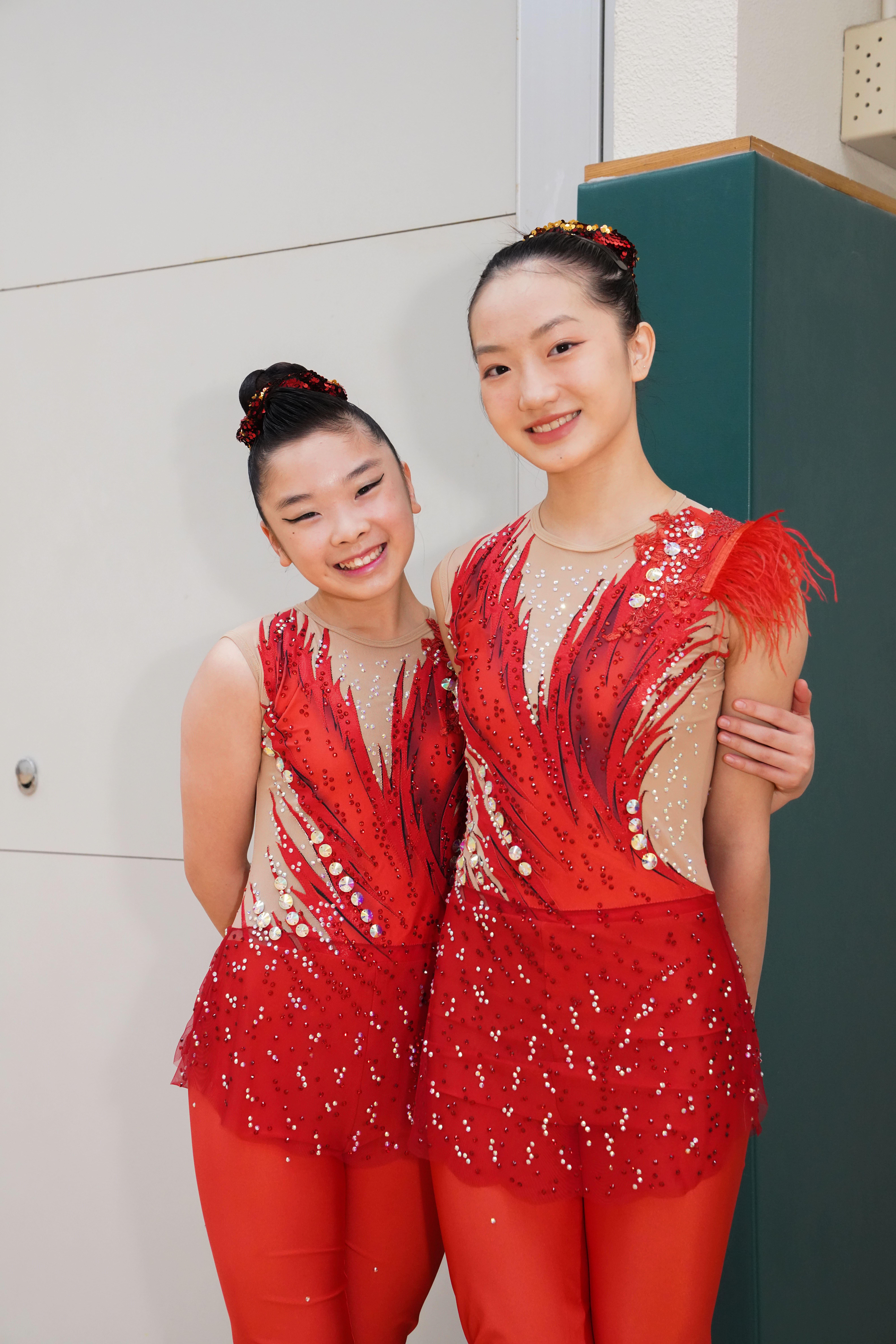 李庭萱(右)和王詩晴(左),本身是香港藝術體操代表隊成員