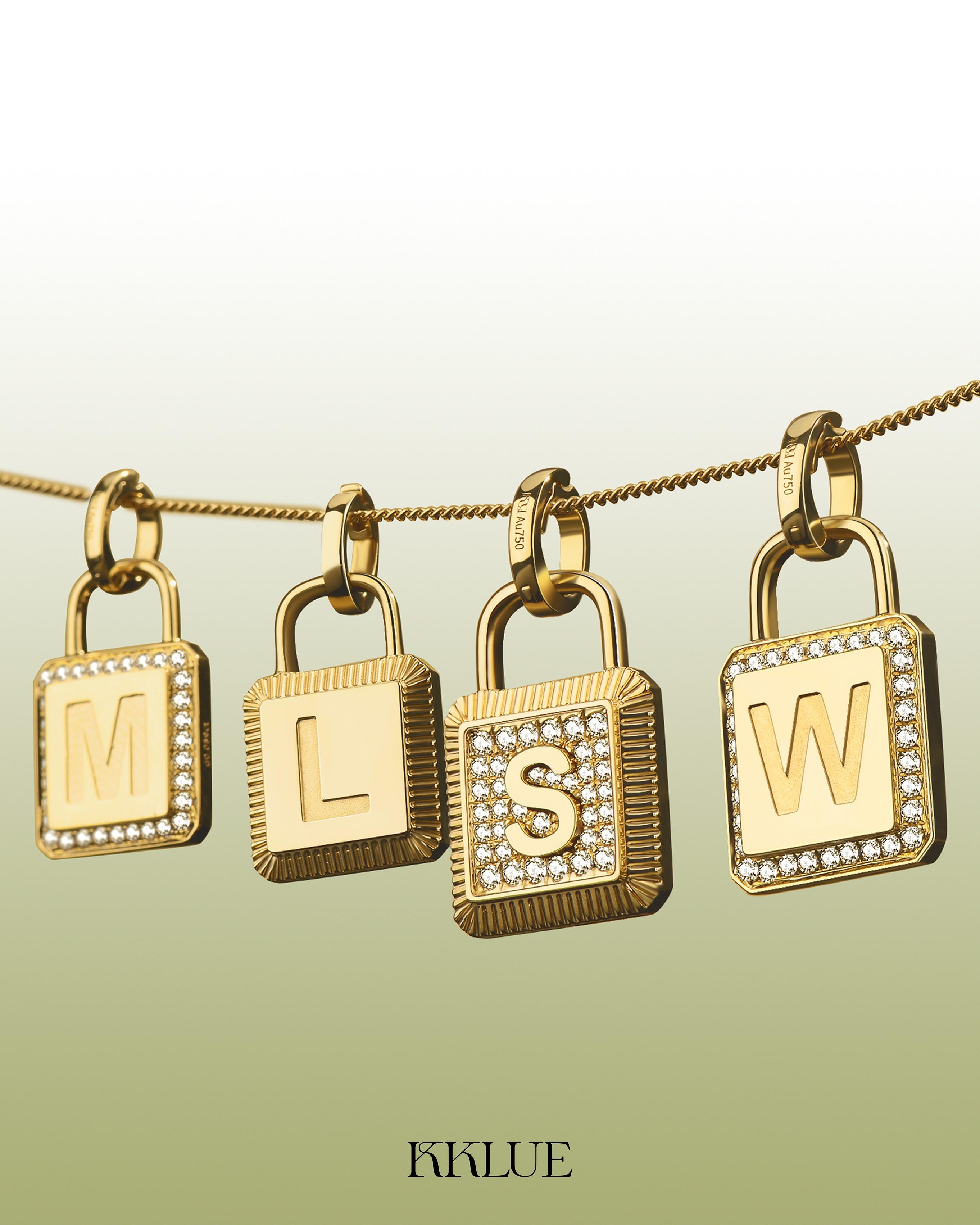 情人節禮物2024|KKLUE Unlock 18K 金方形鎖字母吊墜 $2,900起