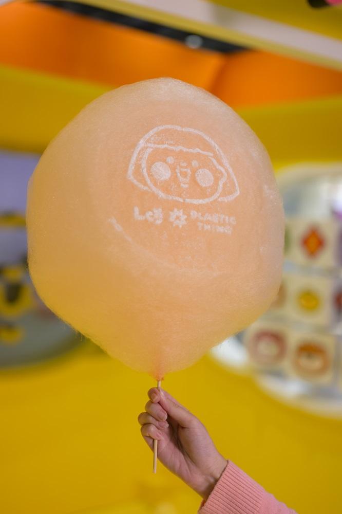 園區工作人員會在指定日子於「食得是GOOD小食檔」派發棉花糖,棉花糖上會以糖霜灑上為食妹的圖案,甜蜜與可愛兼備!