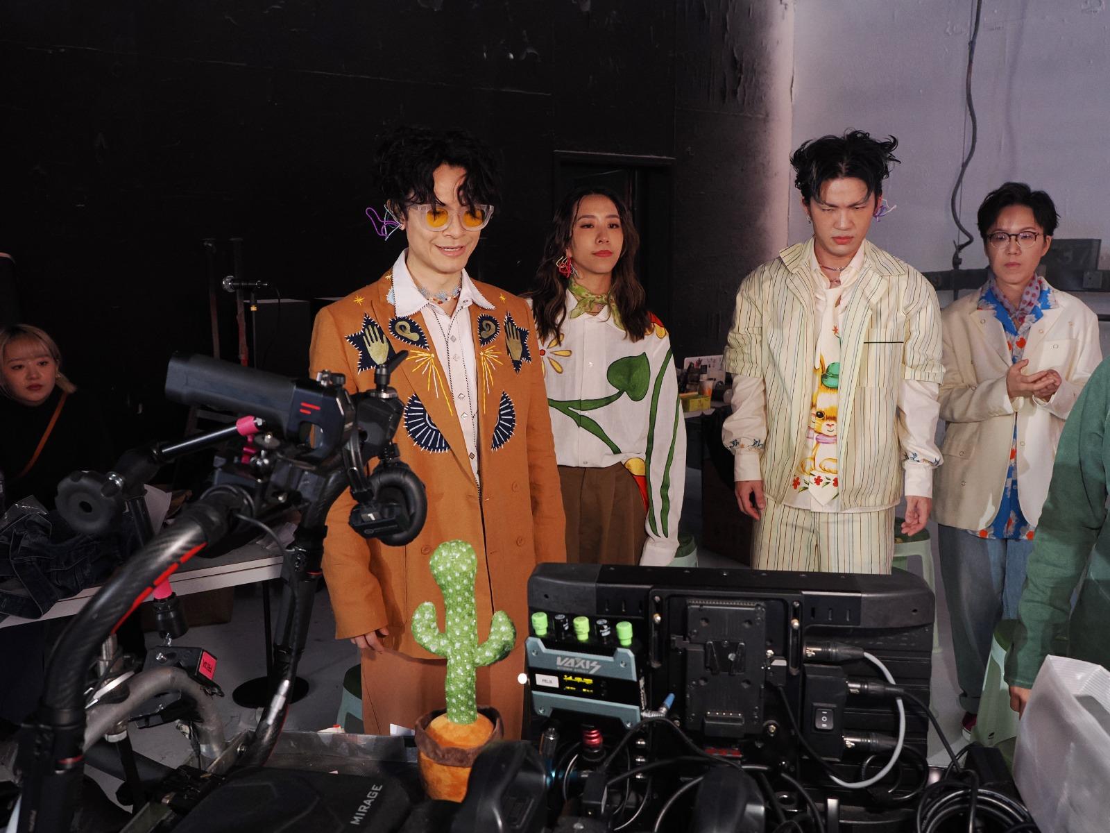 《唔明你講乜》完成MV拍攝後,眾人均大叫開心又好玩!