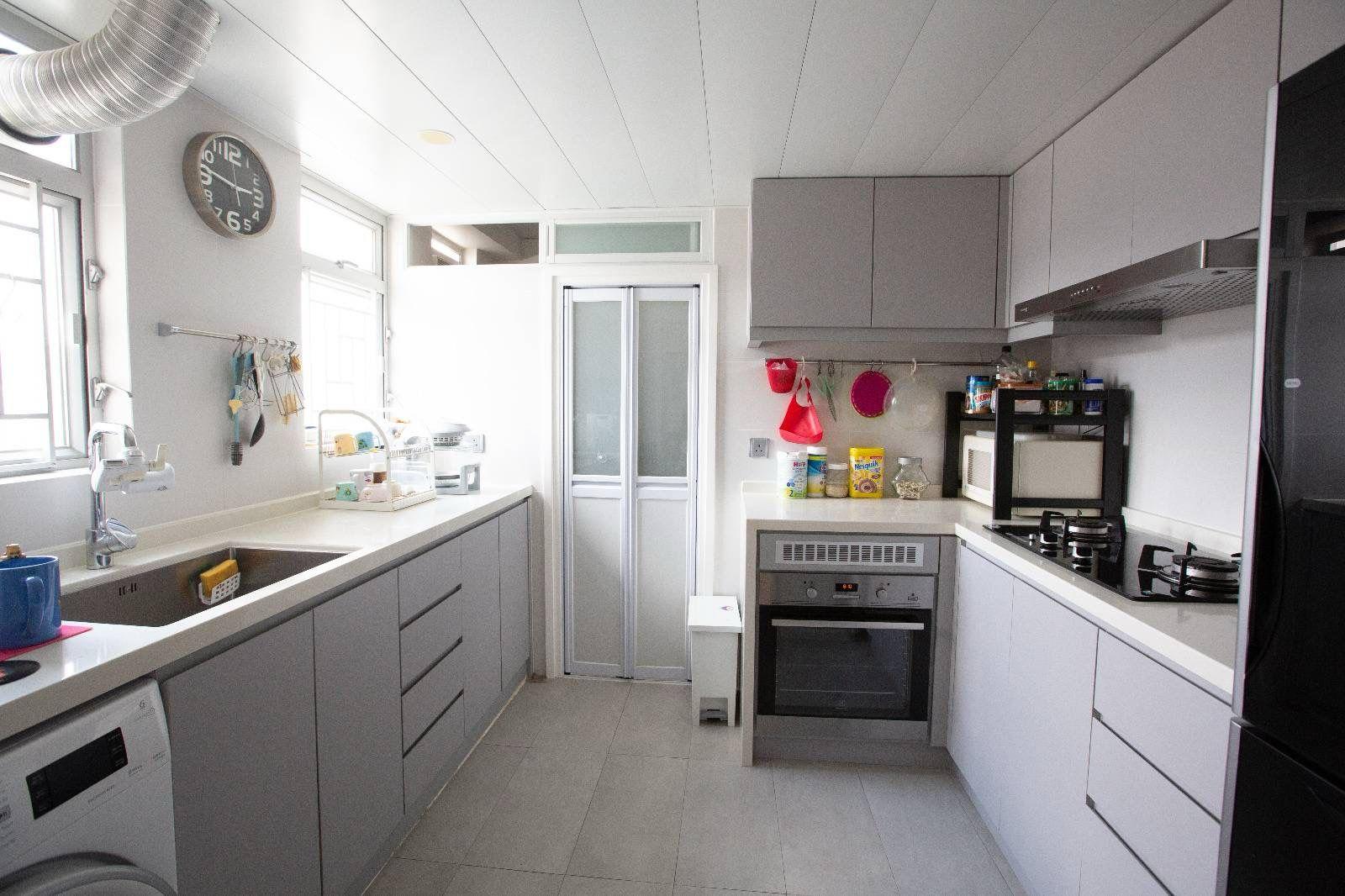 廚房連工人房設計,間隔闊落見使。(代理提供)