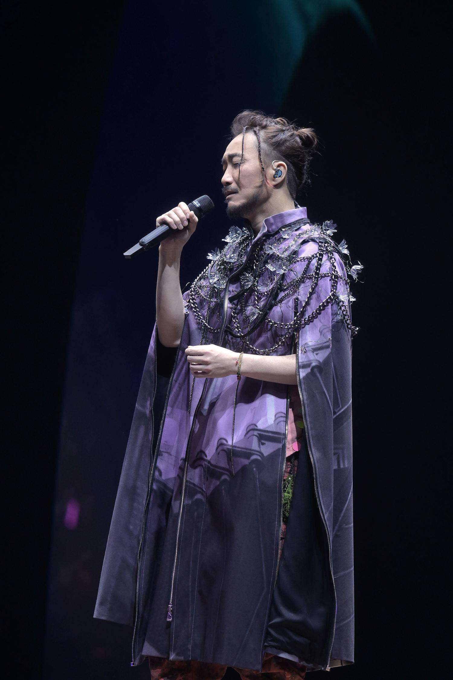 鄭中基已第三次在紅館開騷。