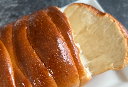 CNN介紹排包時指出,香港的麵包師傅們透過製作出最柔軟、最蓬鬆的麵包,在師傅們的手下很快將麵粉變成枕頭狀的甜點。