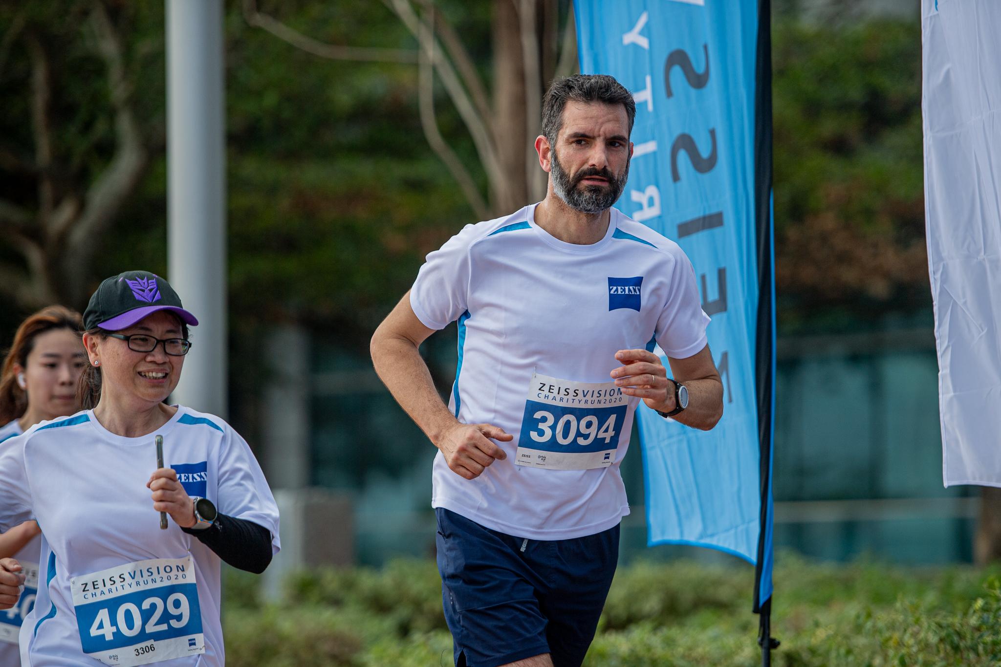 蔡司大中華區總裁兼首席執行官Mr. Maximilian Foerst和蔡司亞太區視光護理總監Mr. Vincent Mathieu更以身體力行分別參與10和3公里個人賽為個健兒打氣。